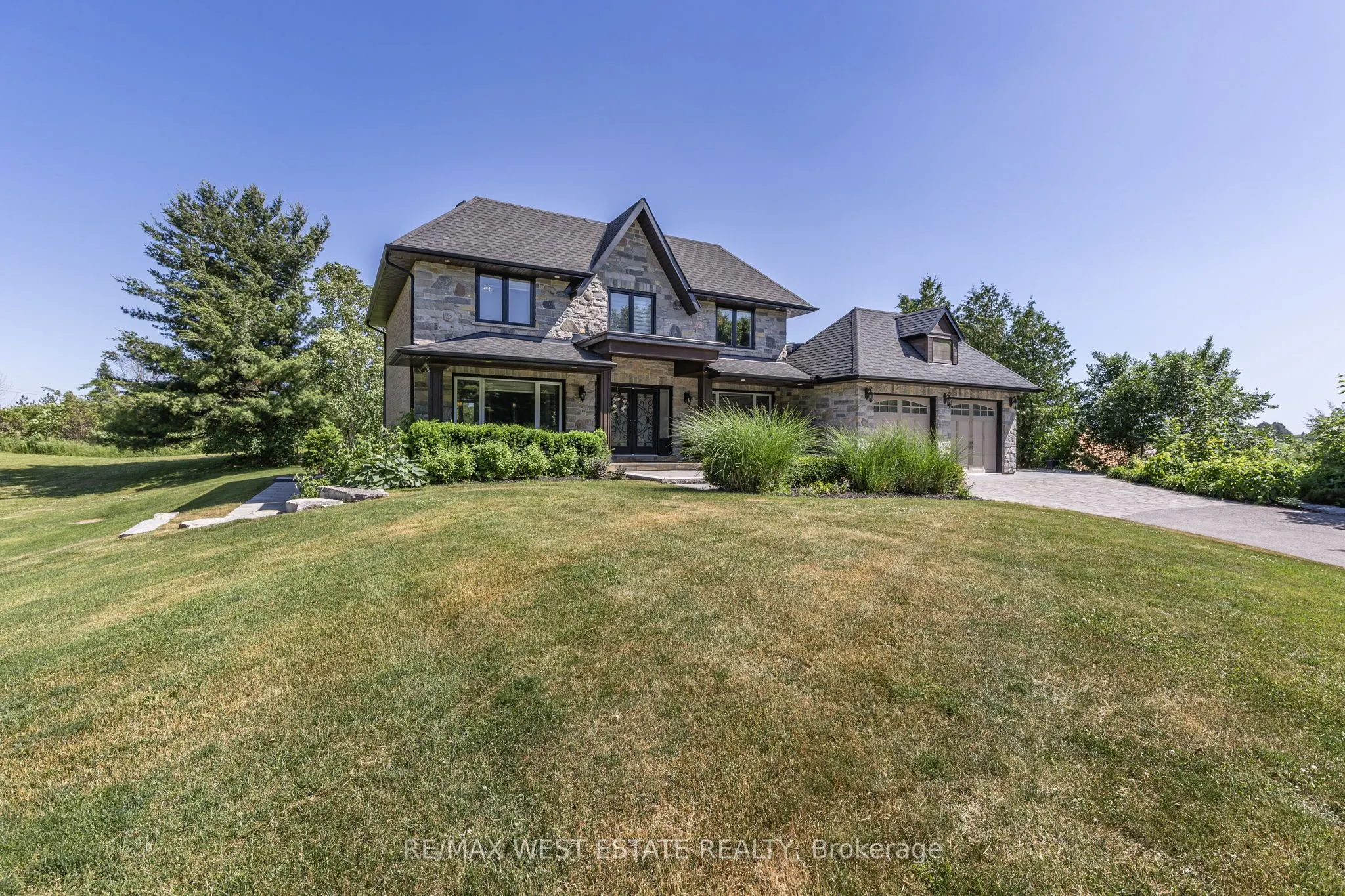 9 Walton Drive
