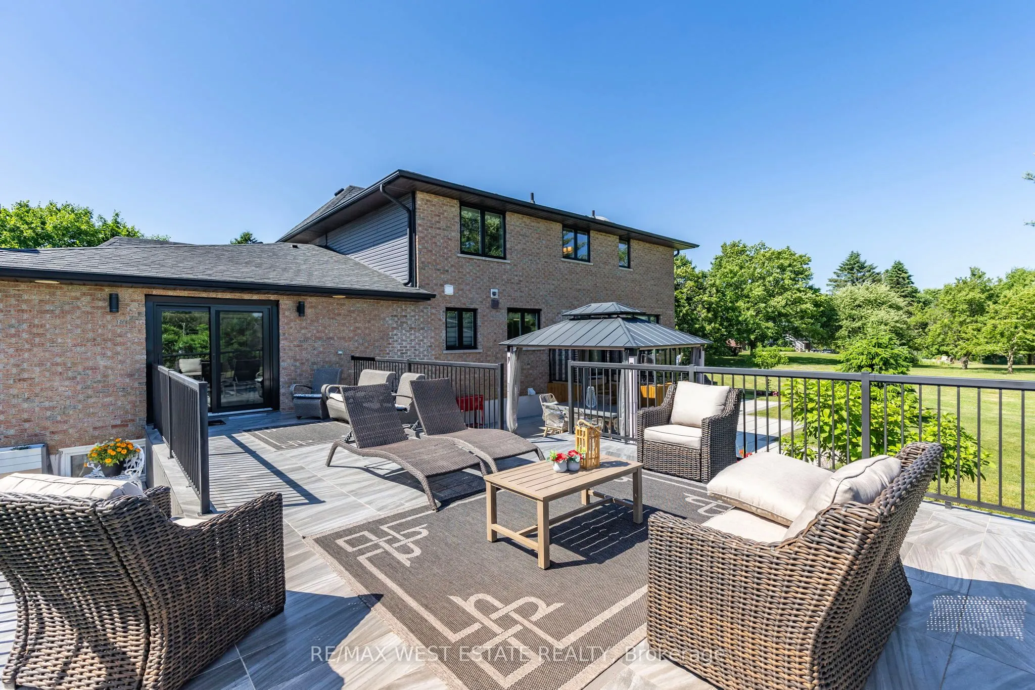 9 Walton Drive