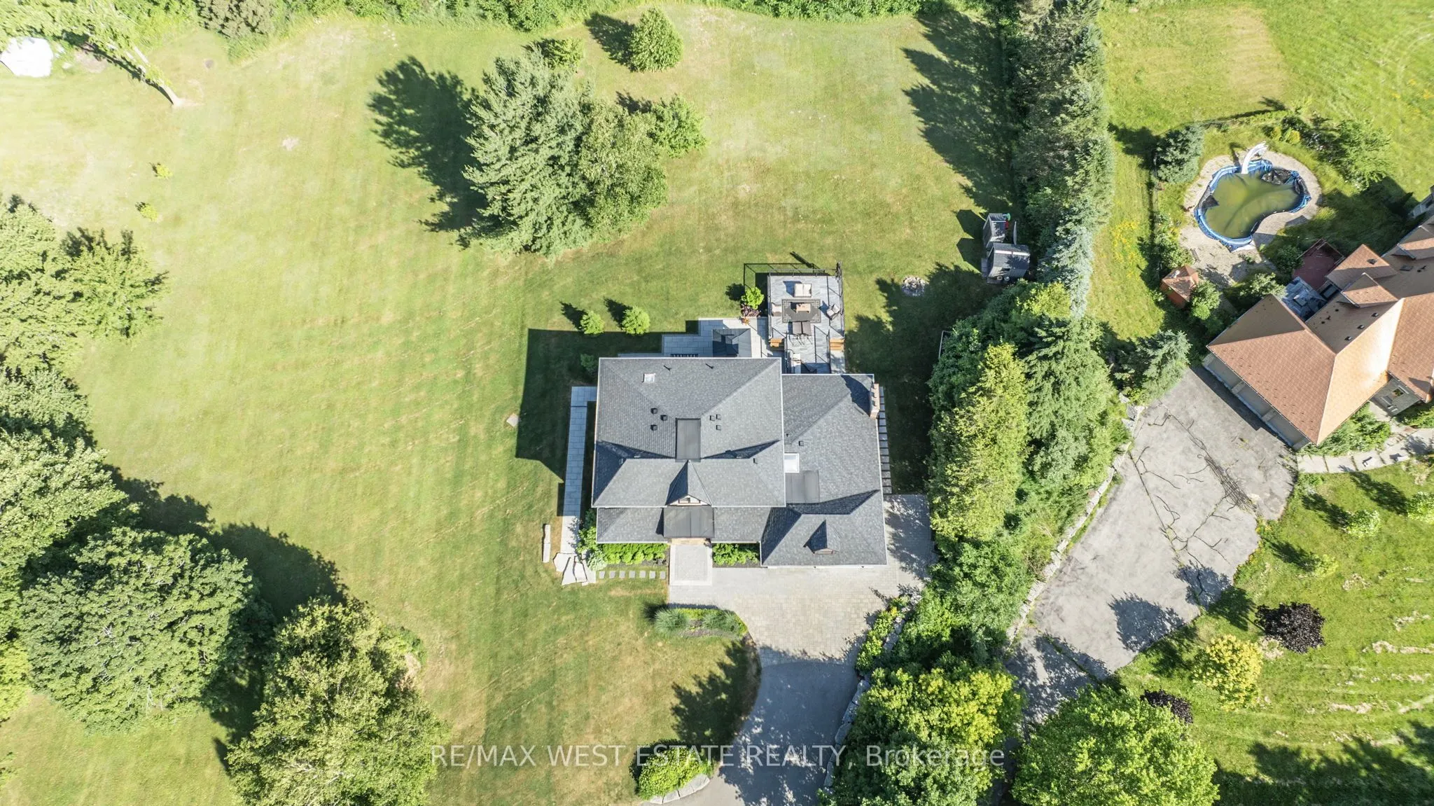 9 Walton Drive