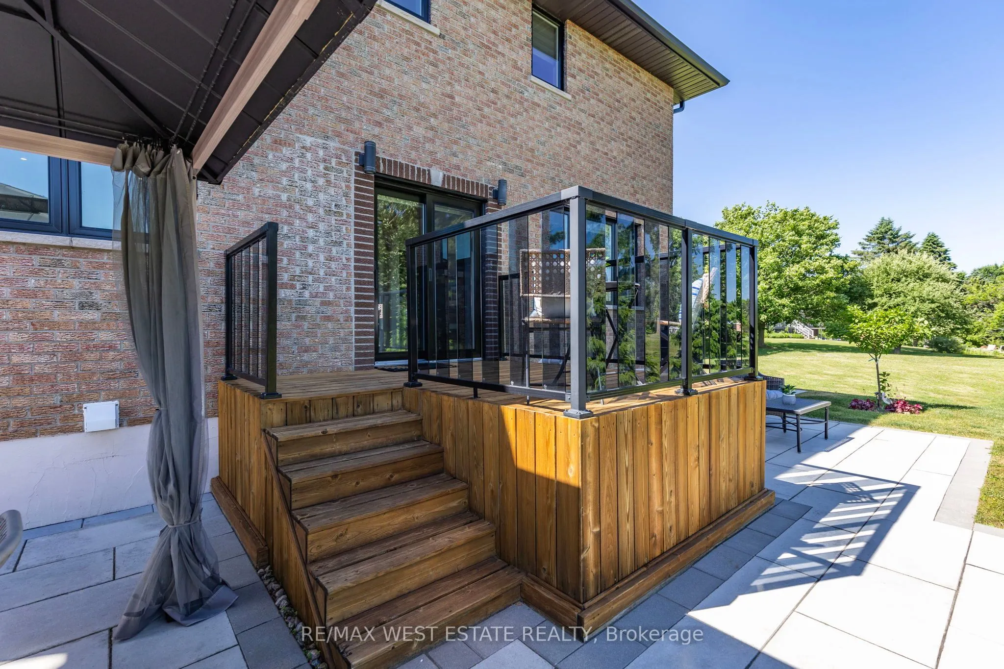 9 Walton Drive