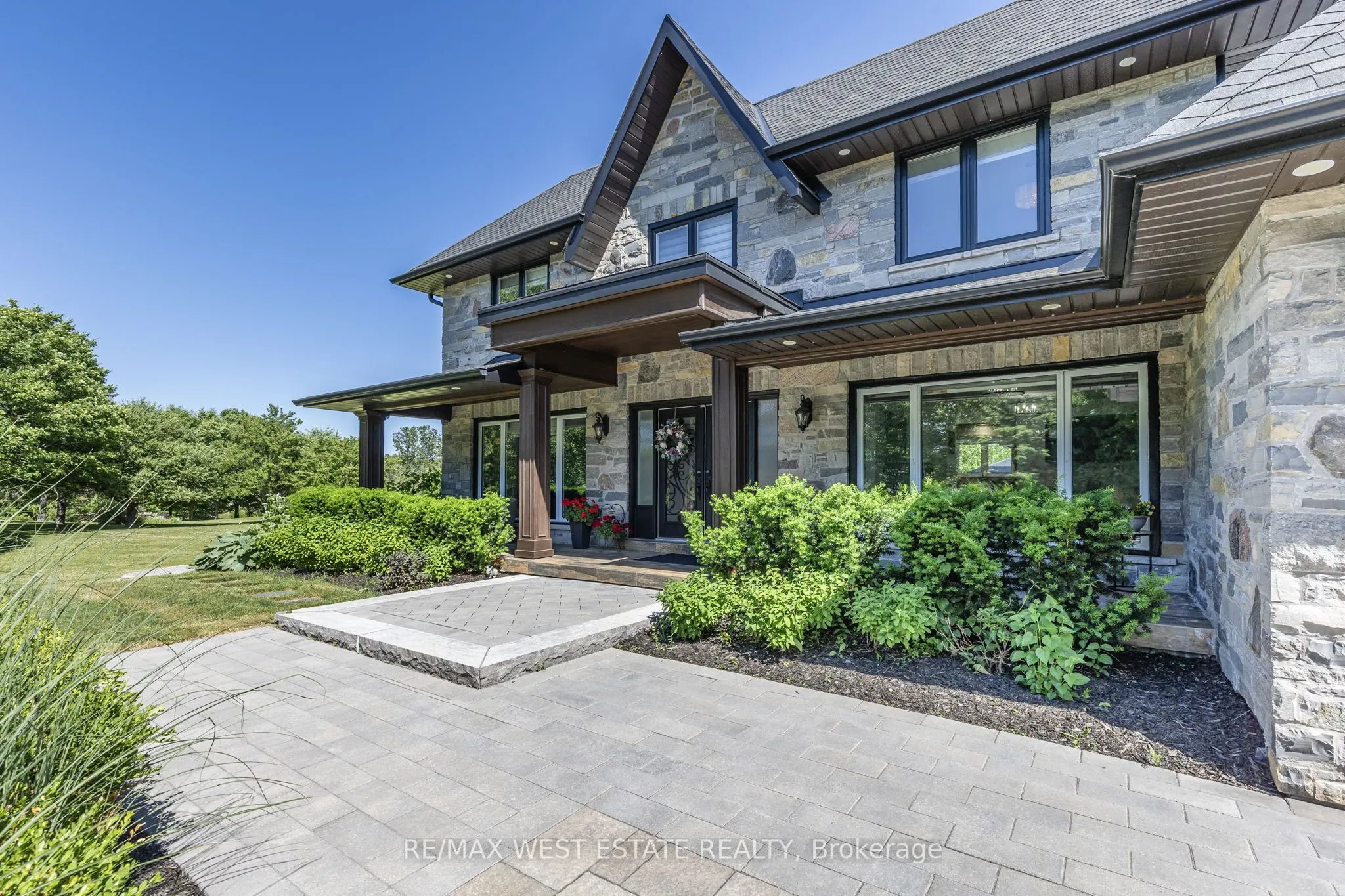 9 Walton Drive