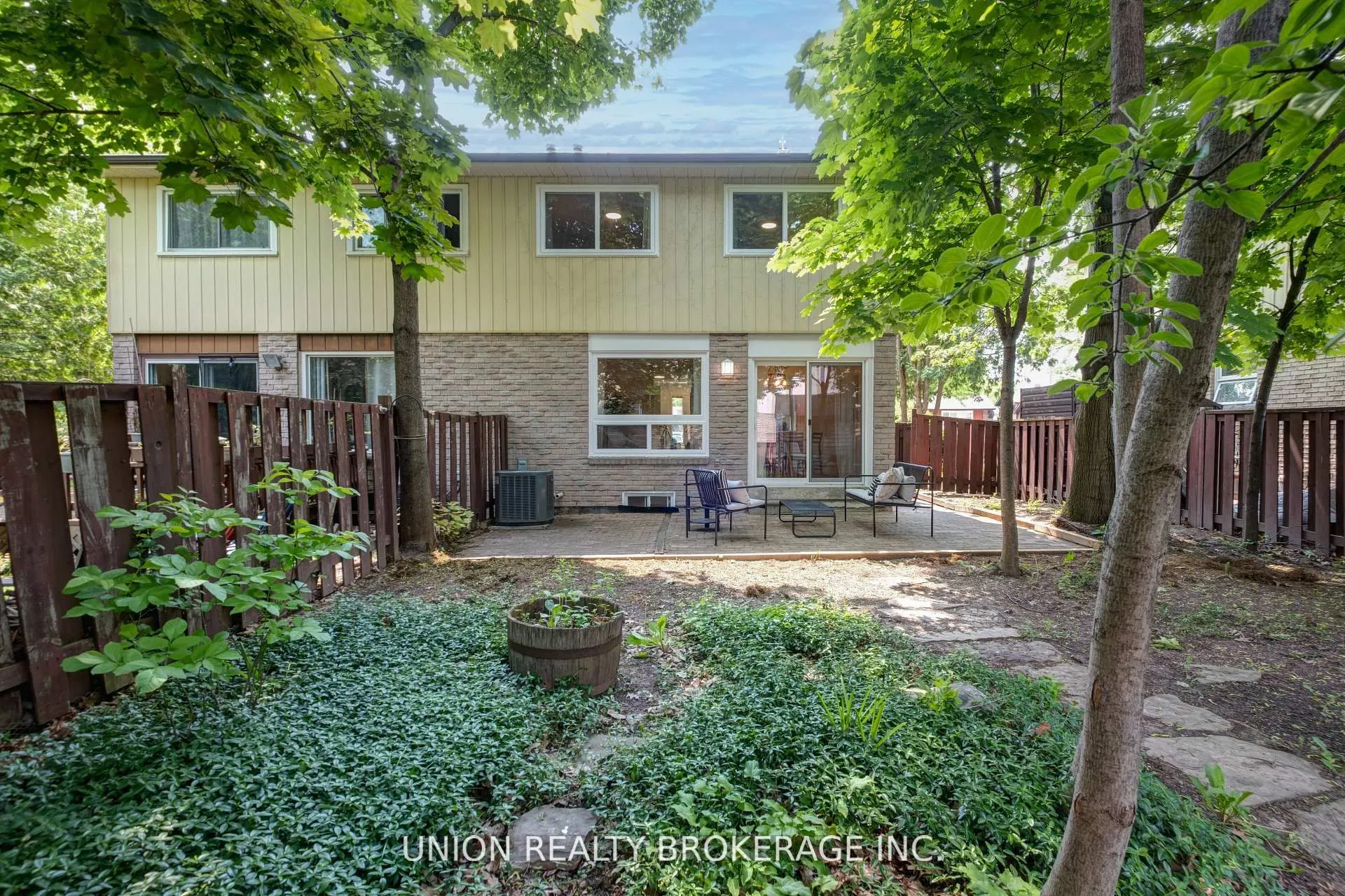 2423 Brasilia Circle