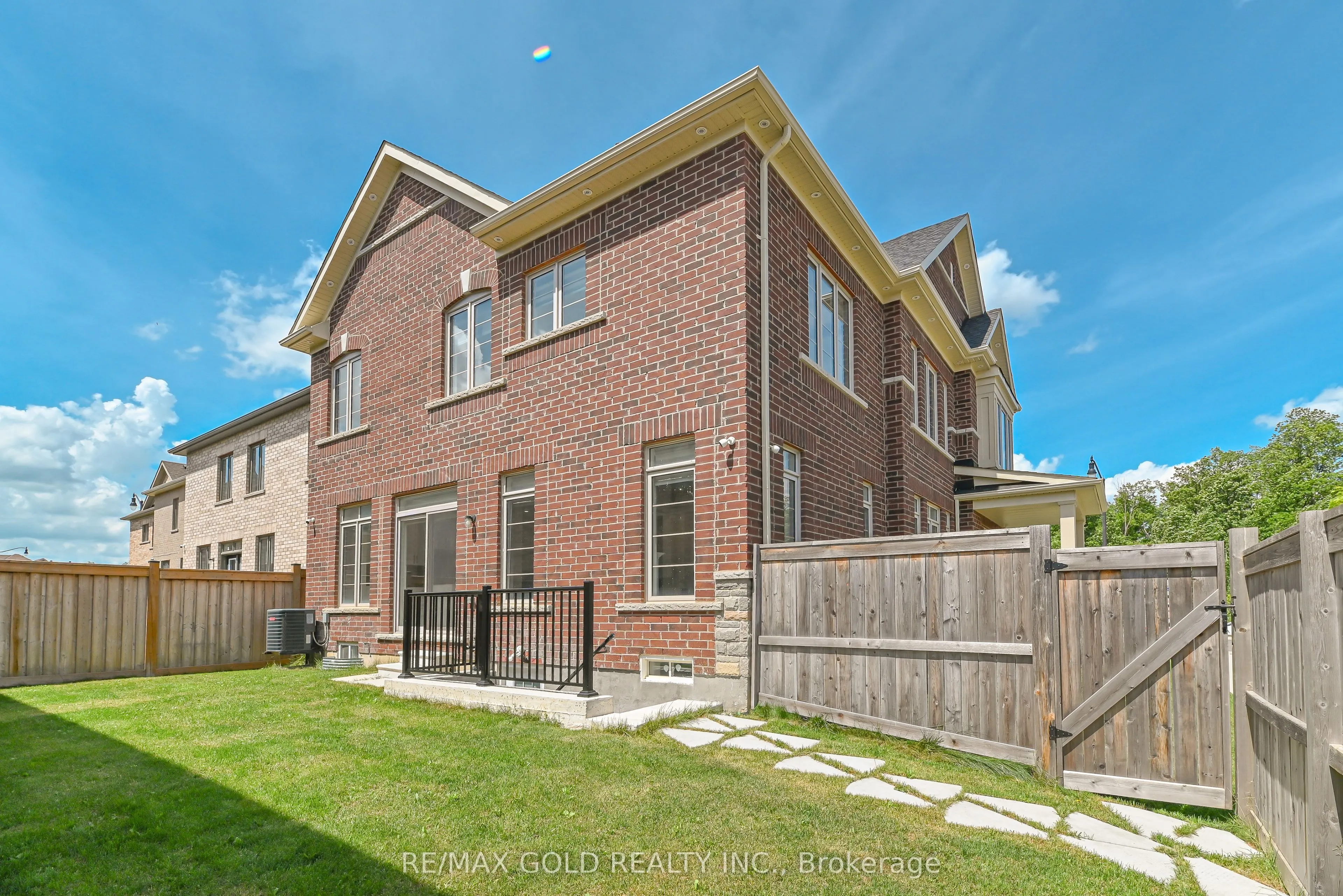 59 Cobriza Crescent