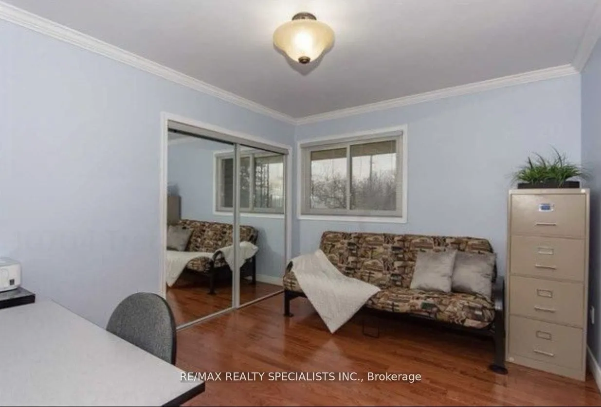 10704 Trafalgar Road