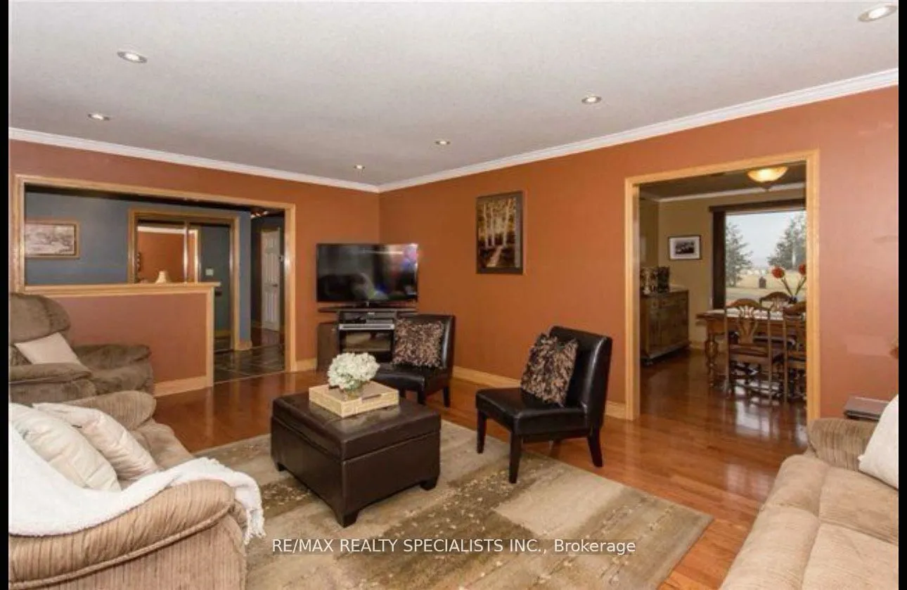10704 Trafalgar Road
