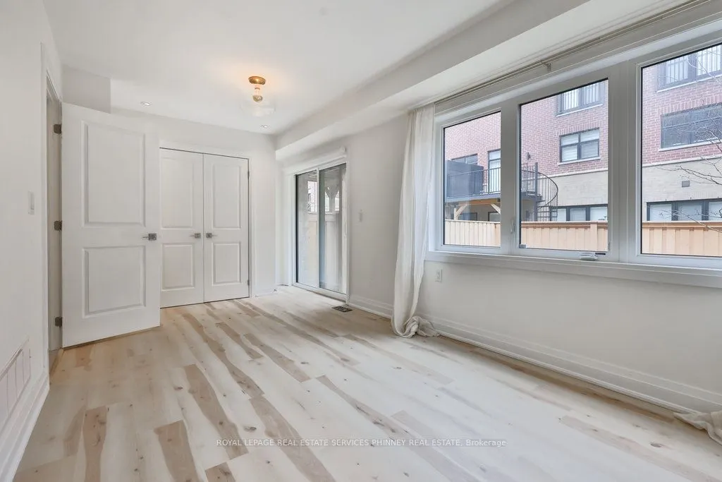 1663 Vellore Crescent