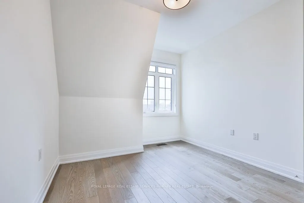1663 Vellore Crescent