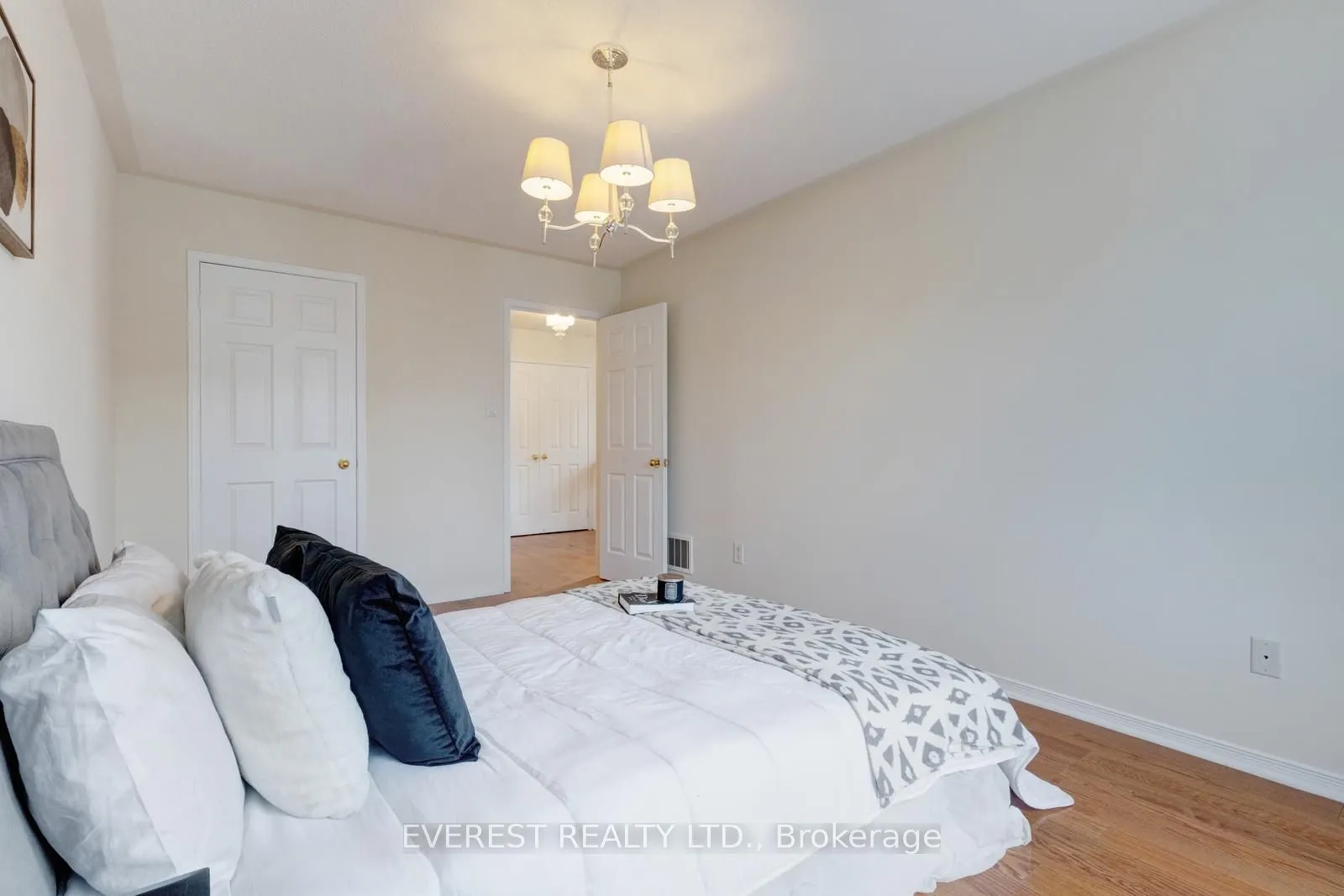 5172 Nestling Grove