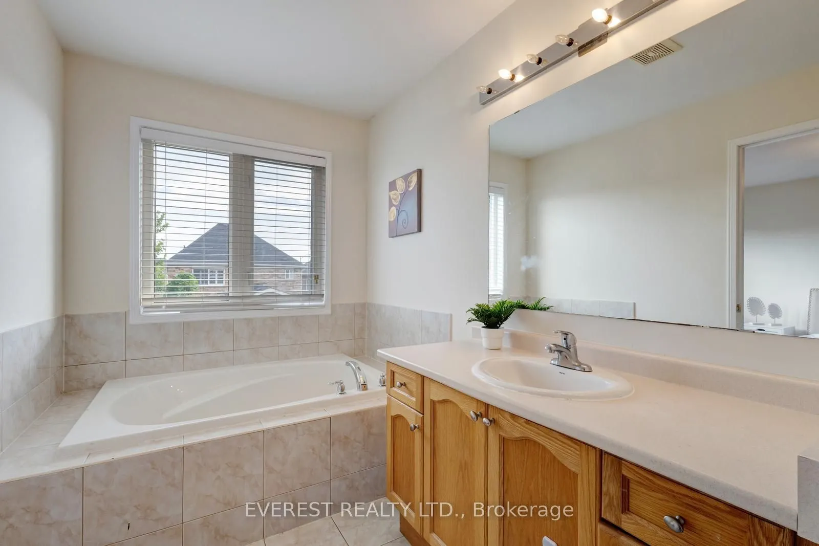 5172 Nestling Grove