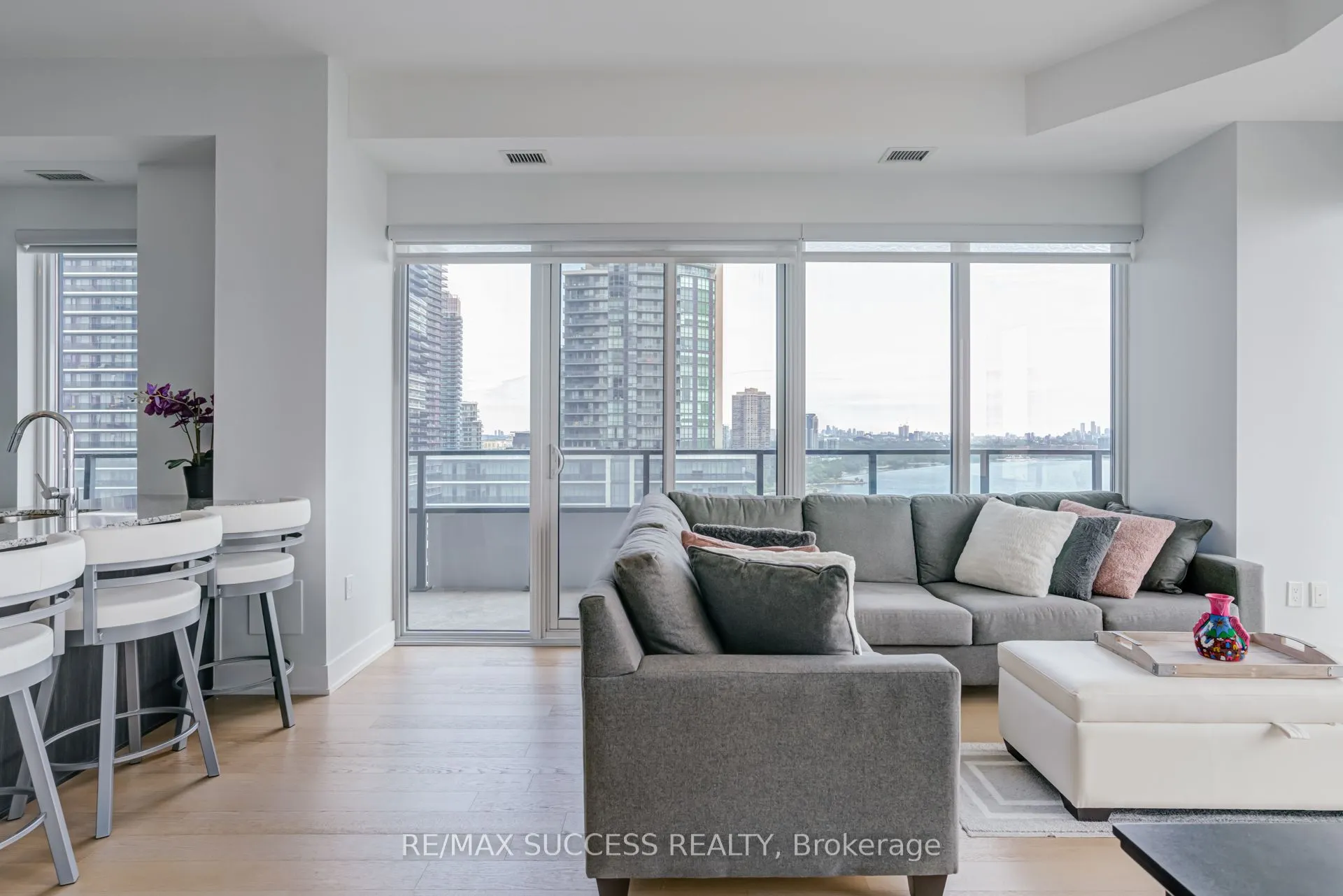 20 Shore breeze Avenue, #1807