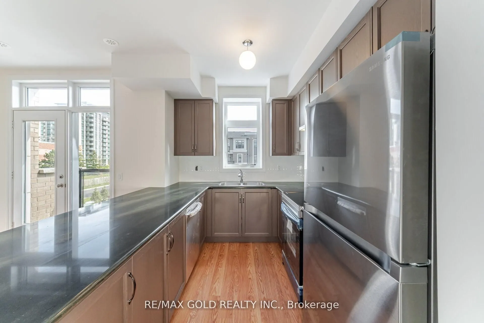 10 Halliford Place, #313