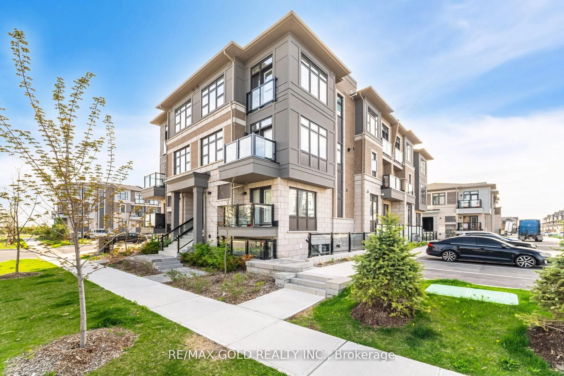 10 Halliford Place, #313