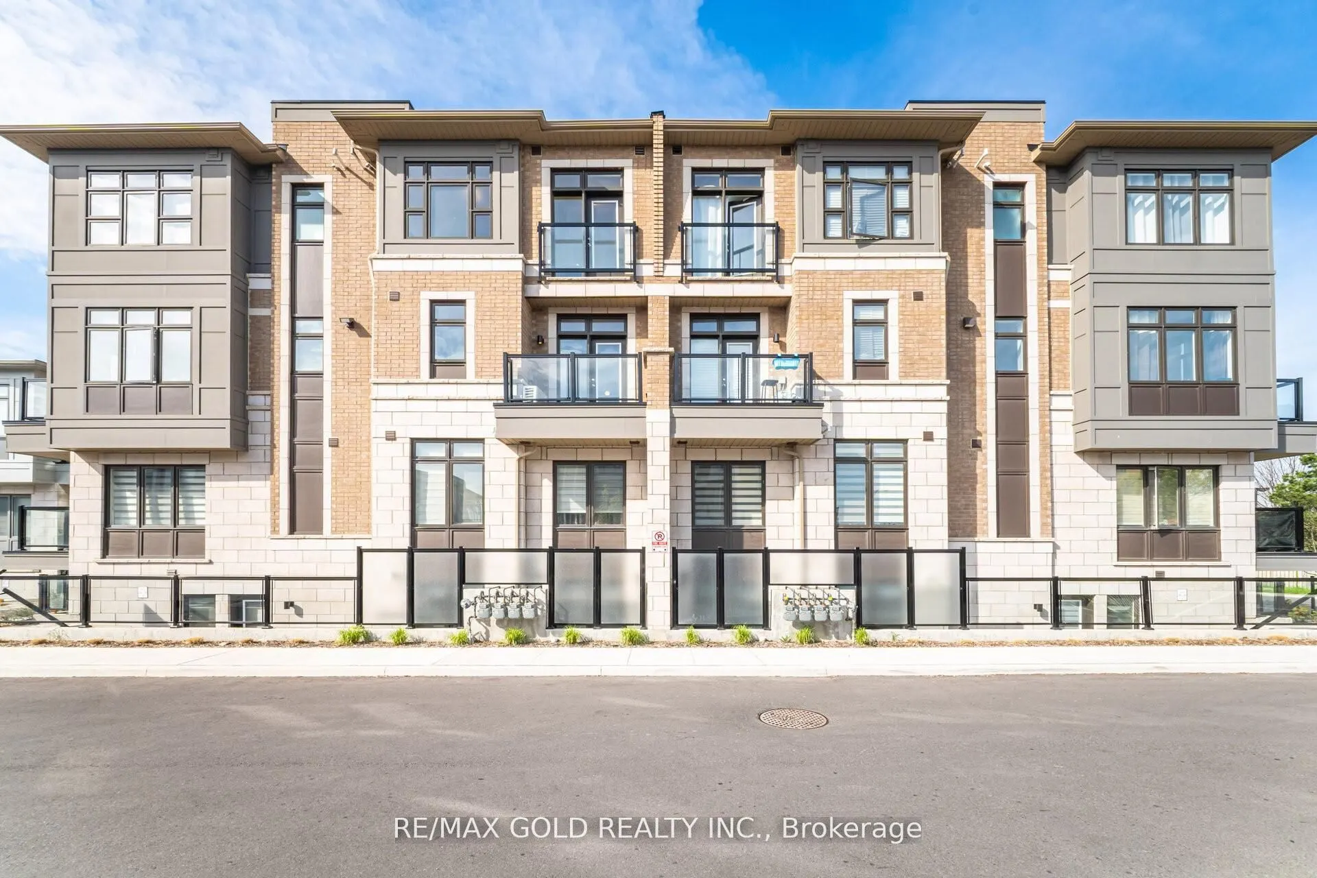 10 Halliford Place, #313