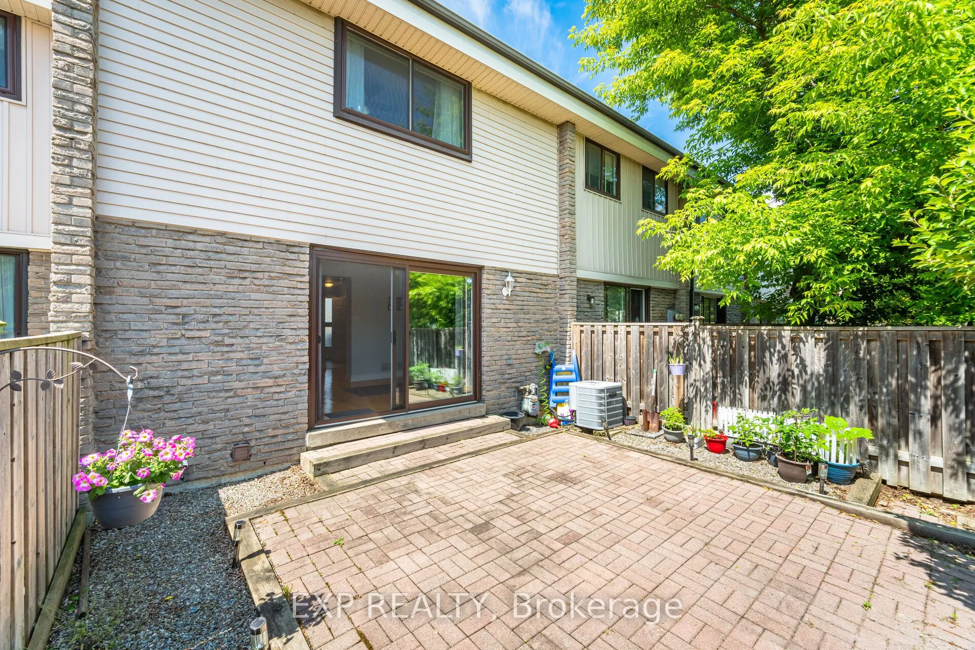 2779 Gananoque Drive, #32
