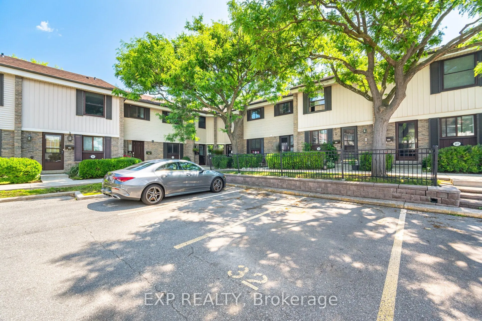 2779 Gananoque Drive, #32