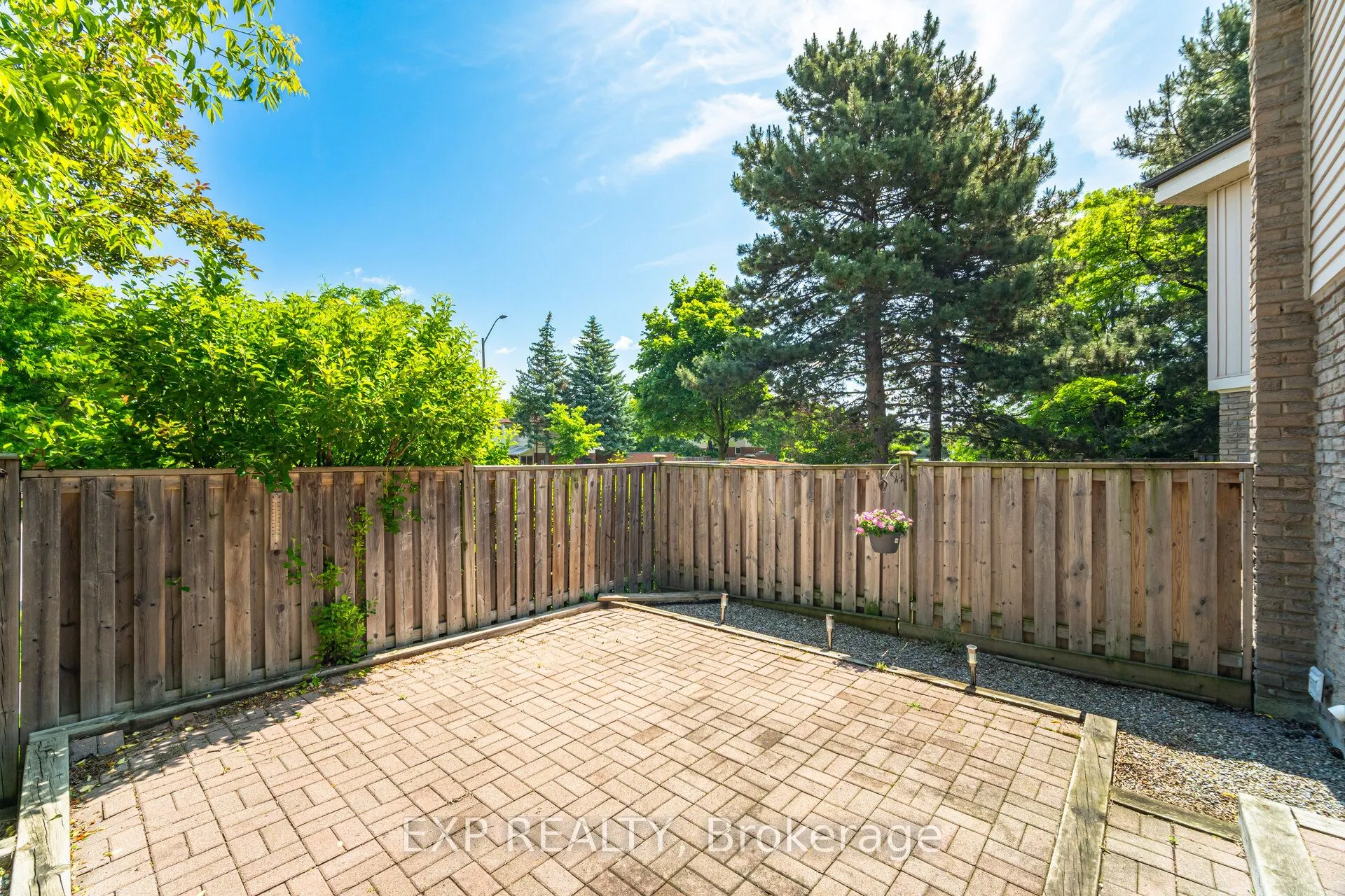 2779 Gananoque Drive, #32