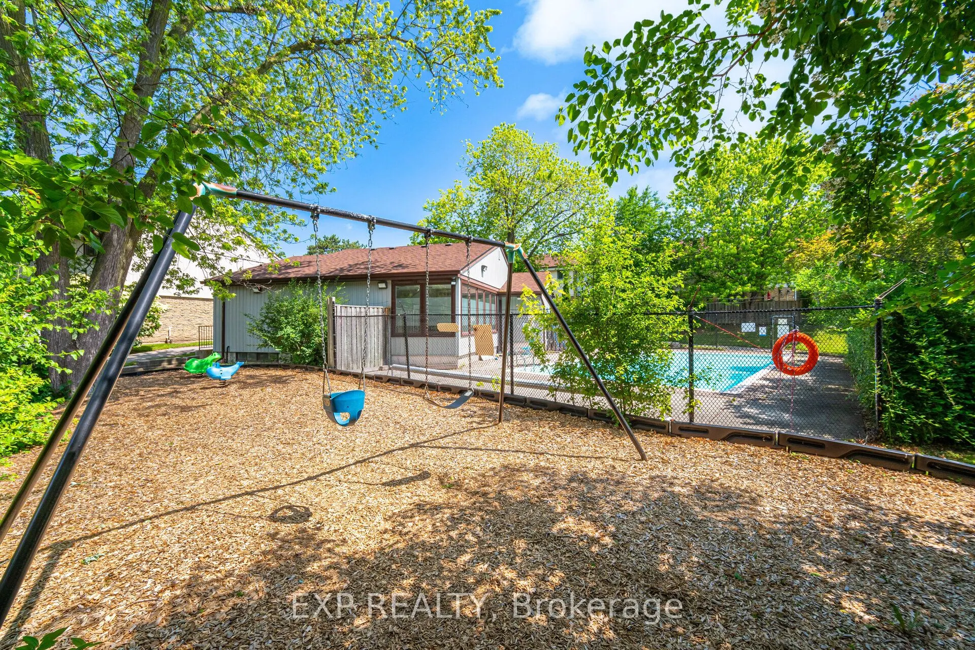 2779 Gananoque Drive, #32