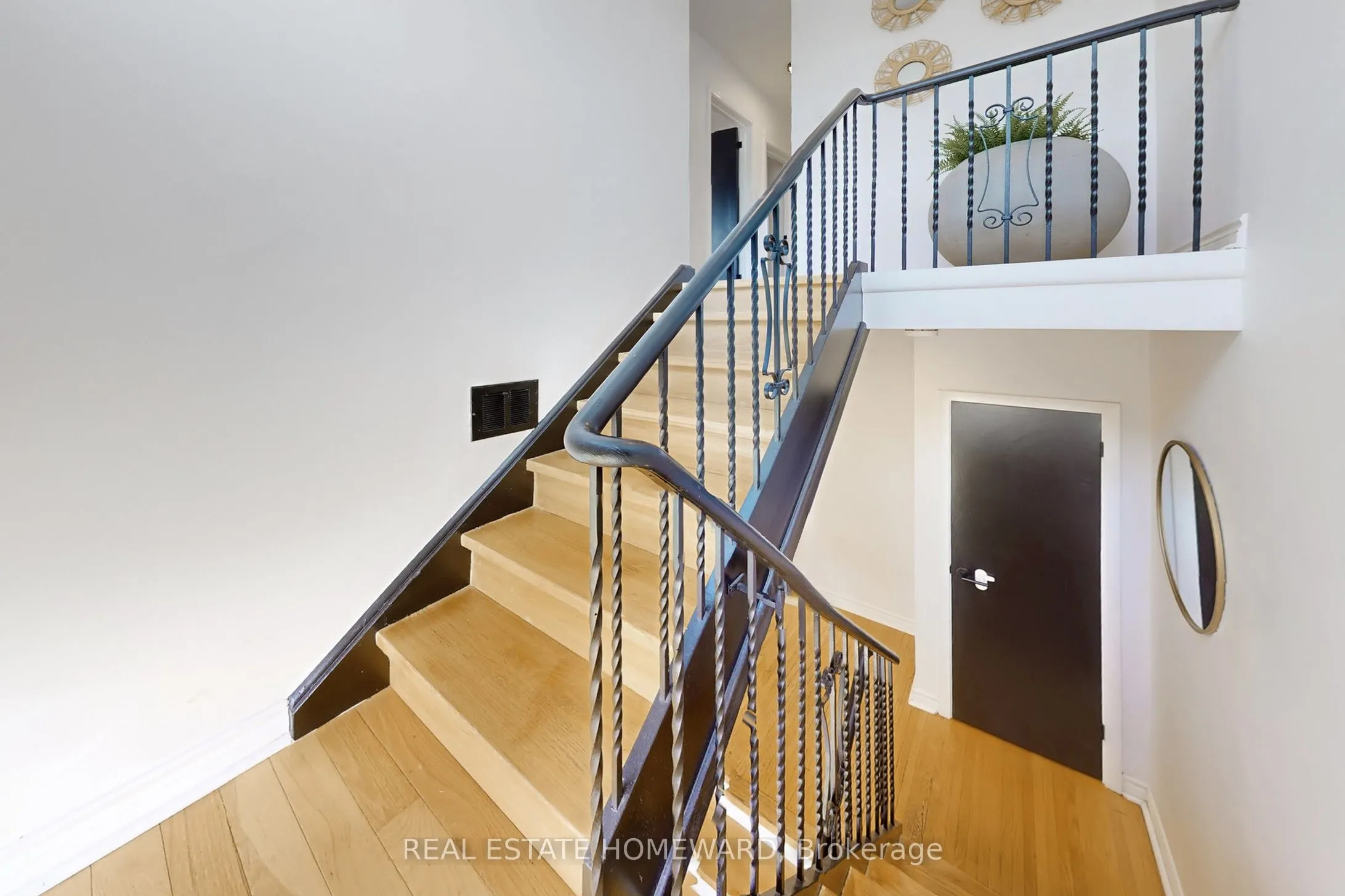 33 Graystone Gardens
