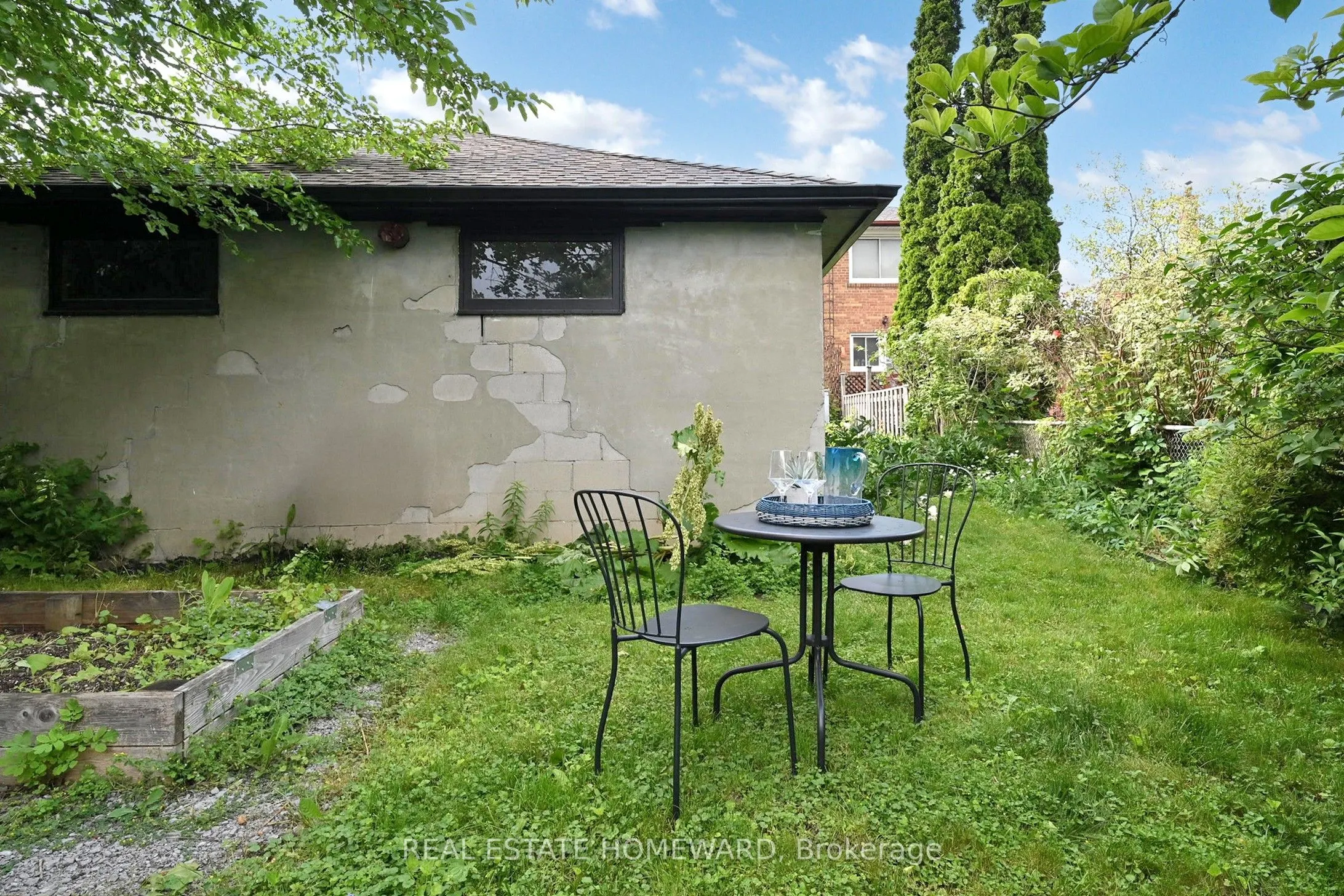 33 Graystone Gardens