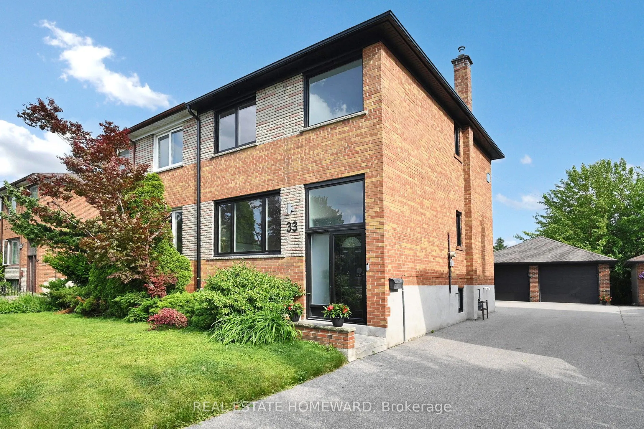 33 Graystone Gardens