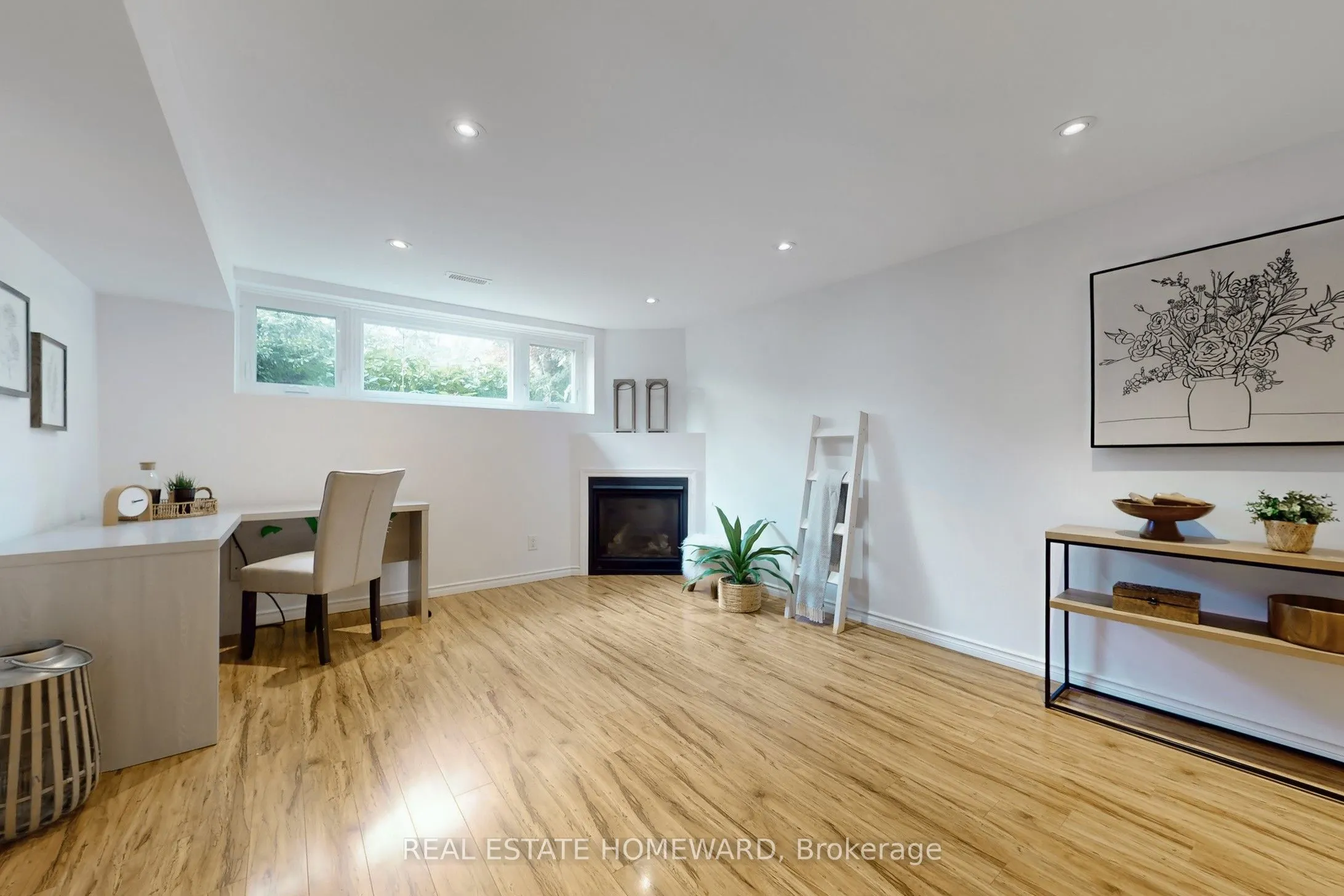 33 Graystone Gardens