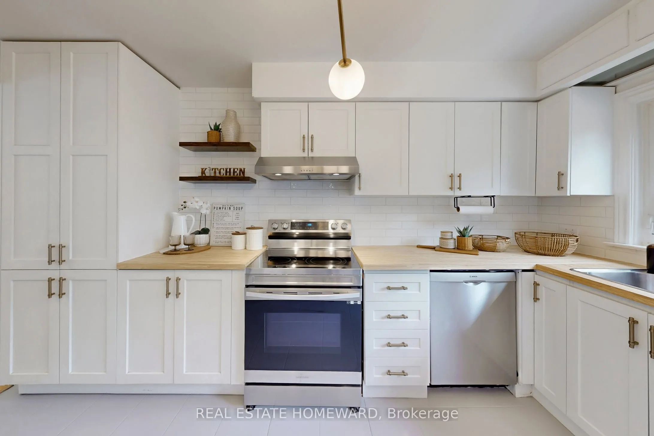 33 Graystone Gardens