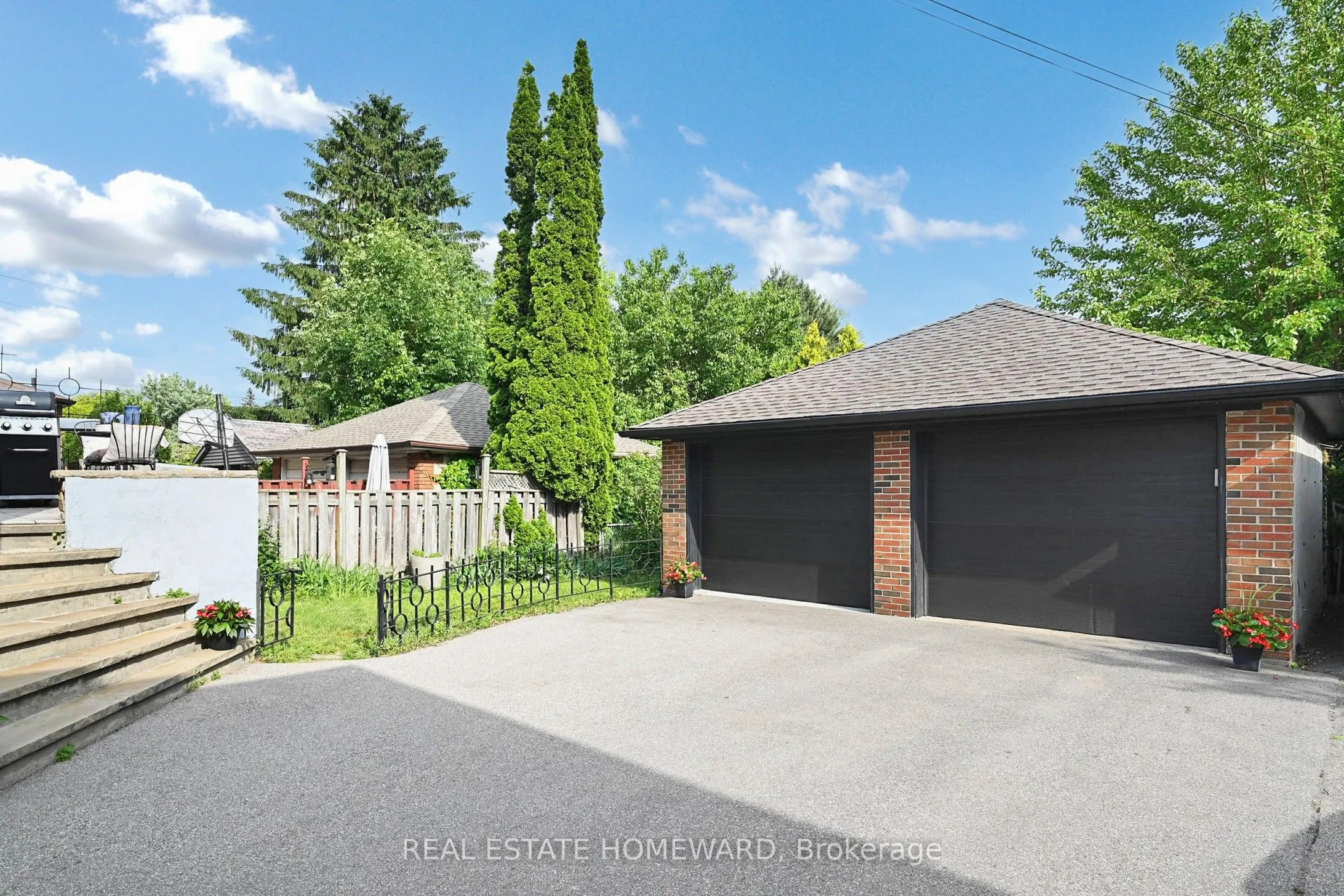 33 Graystone Gardens