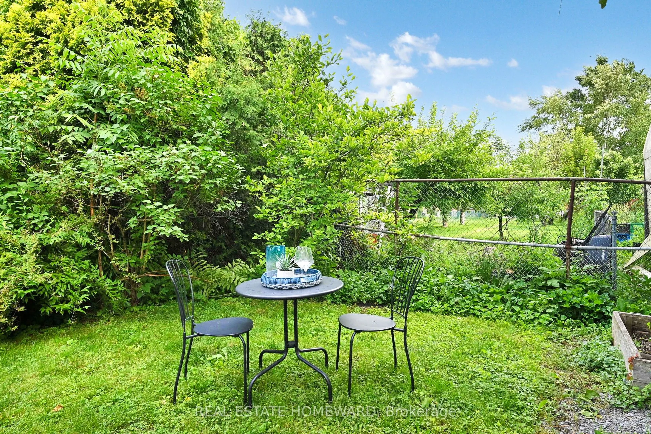 33 Graystone Gardens
