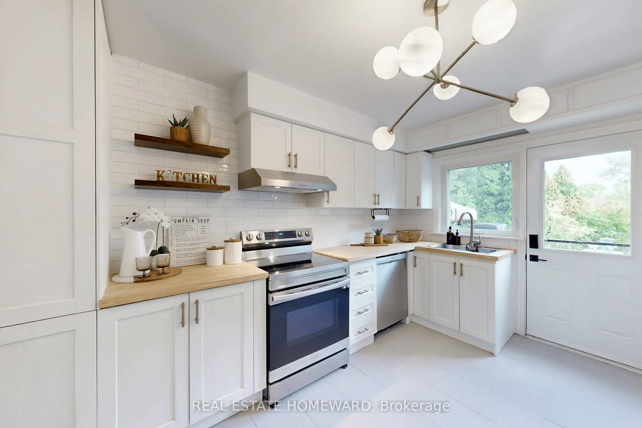 33 Graystone Gardens