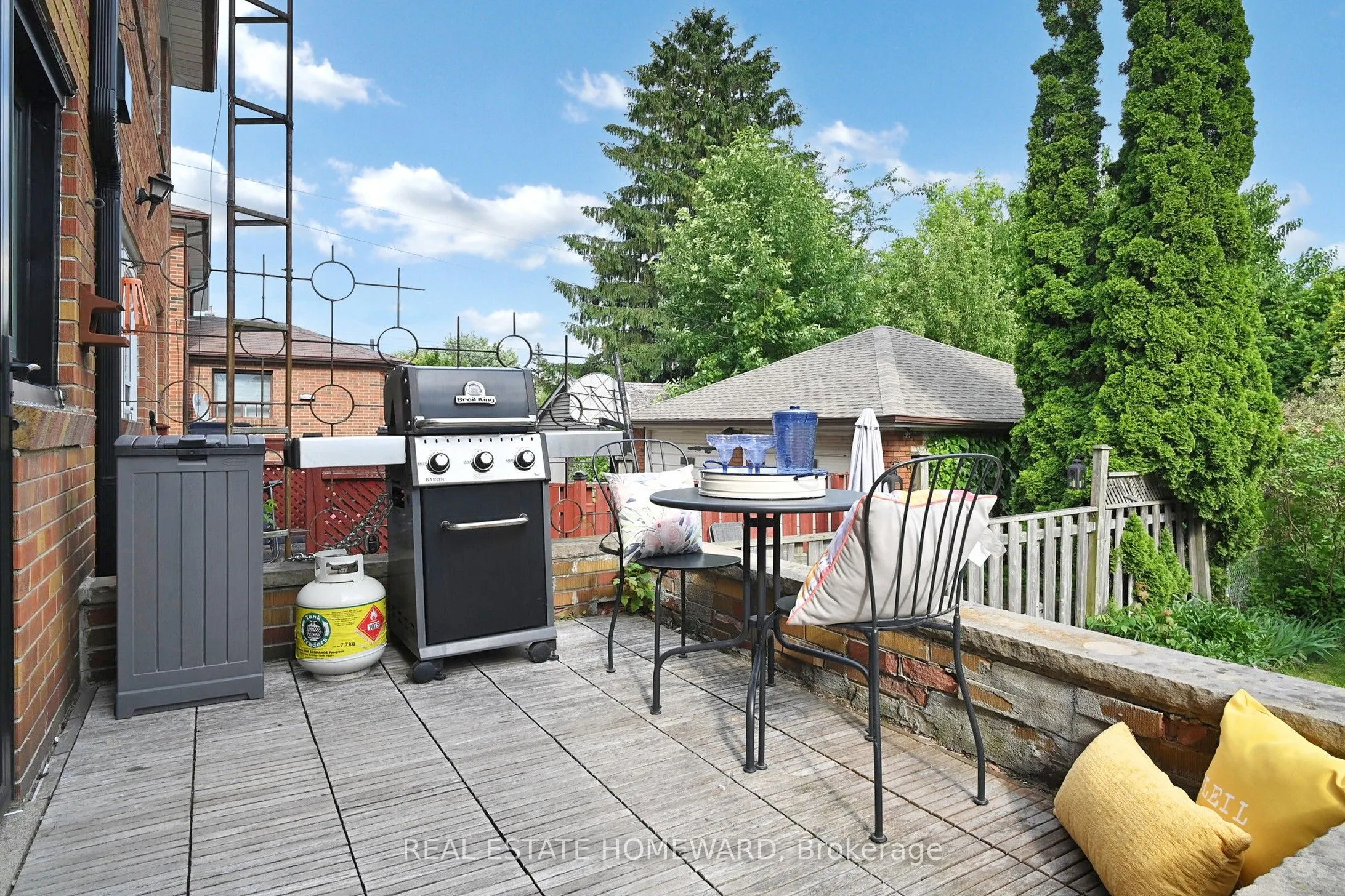 33 Graystone Gardens
