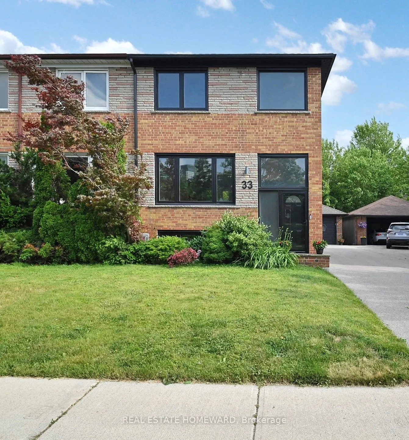 33 Graystone Gardens