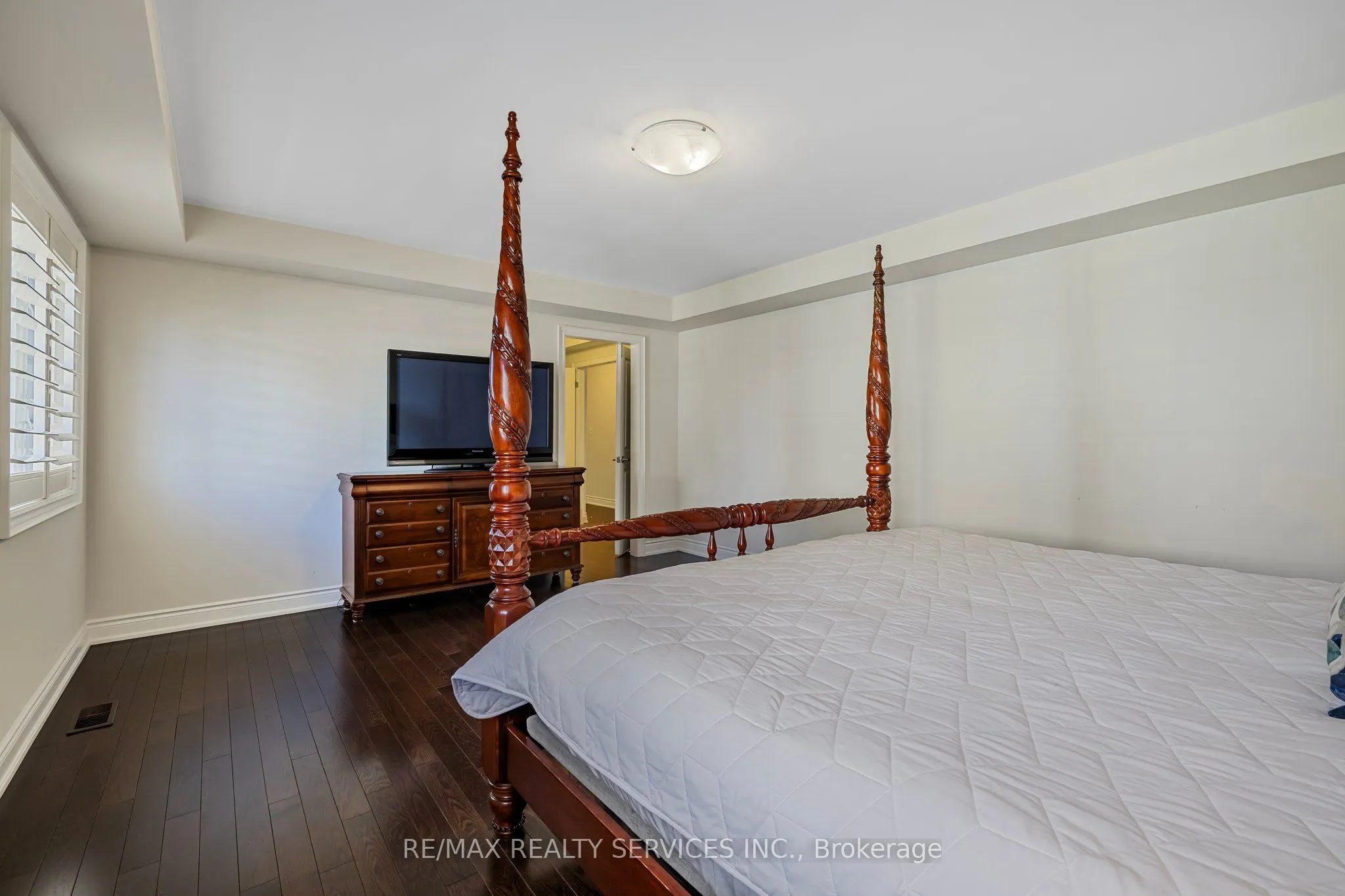 5 Perth Street