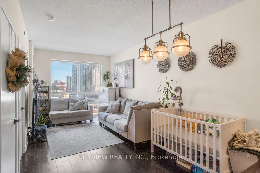 510 Curran Place, #808