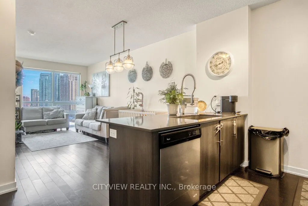 510 Curran Place, #808