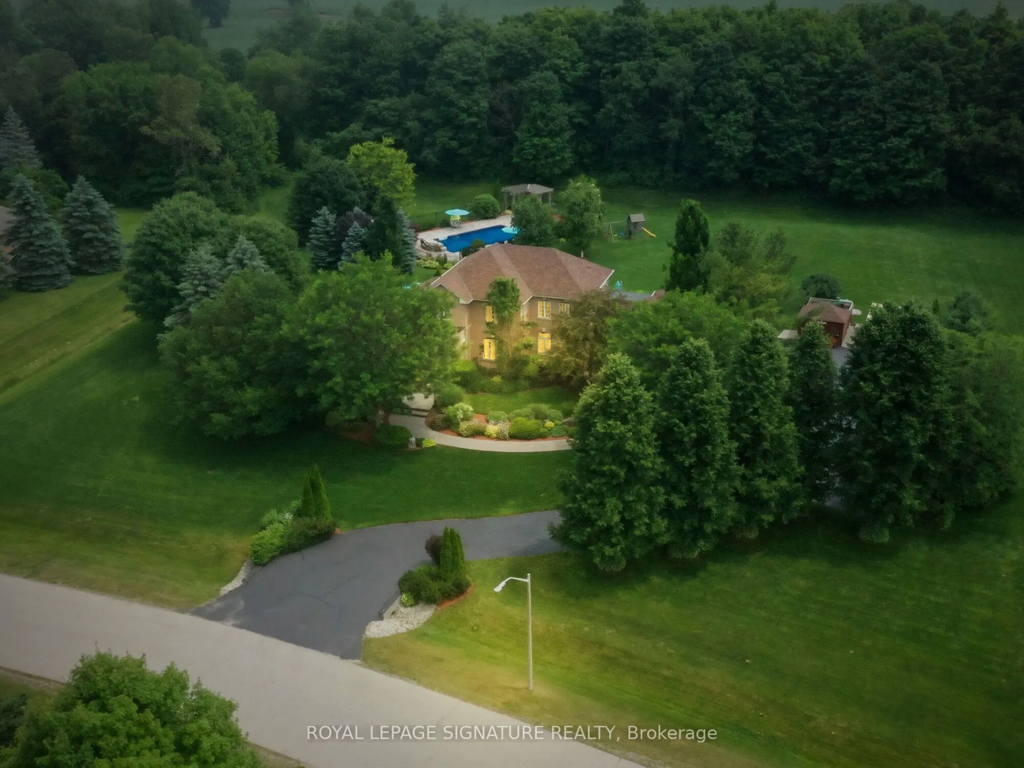 10 Forest Ridge Crescent