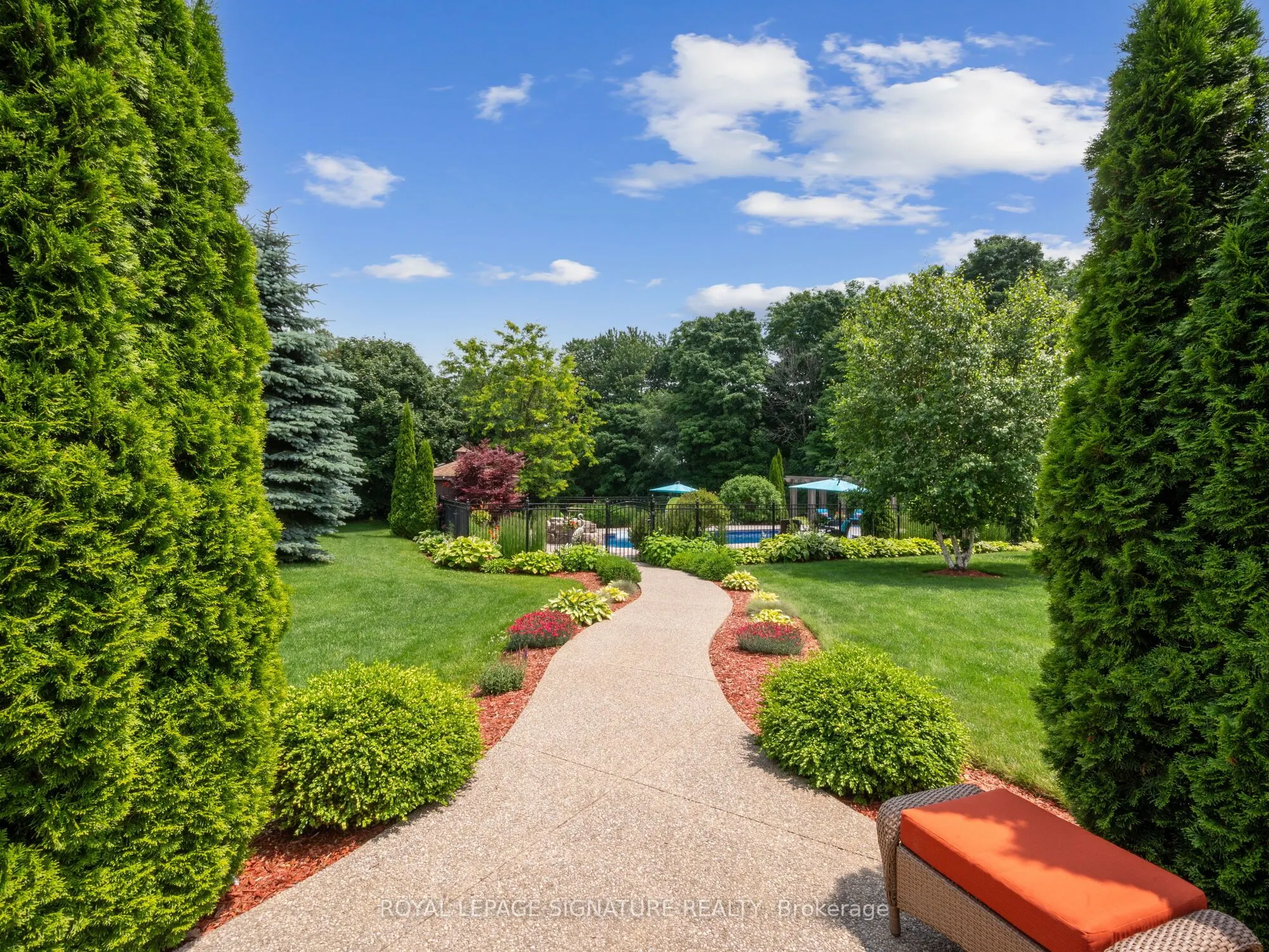 10 Forest Ridge Crescent