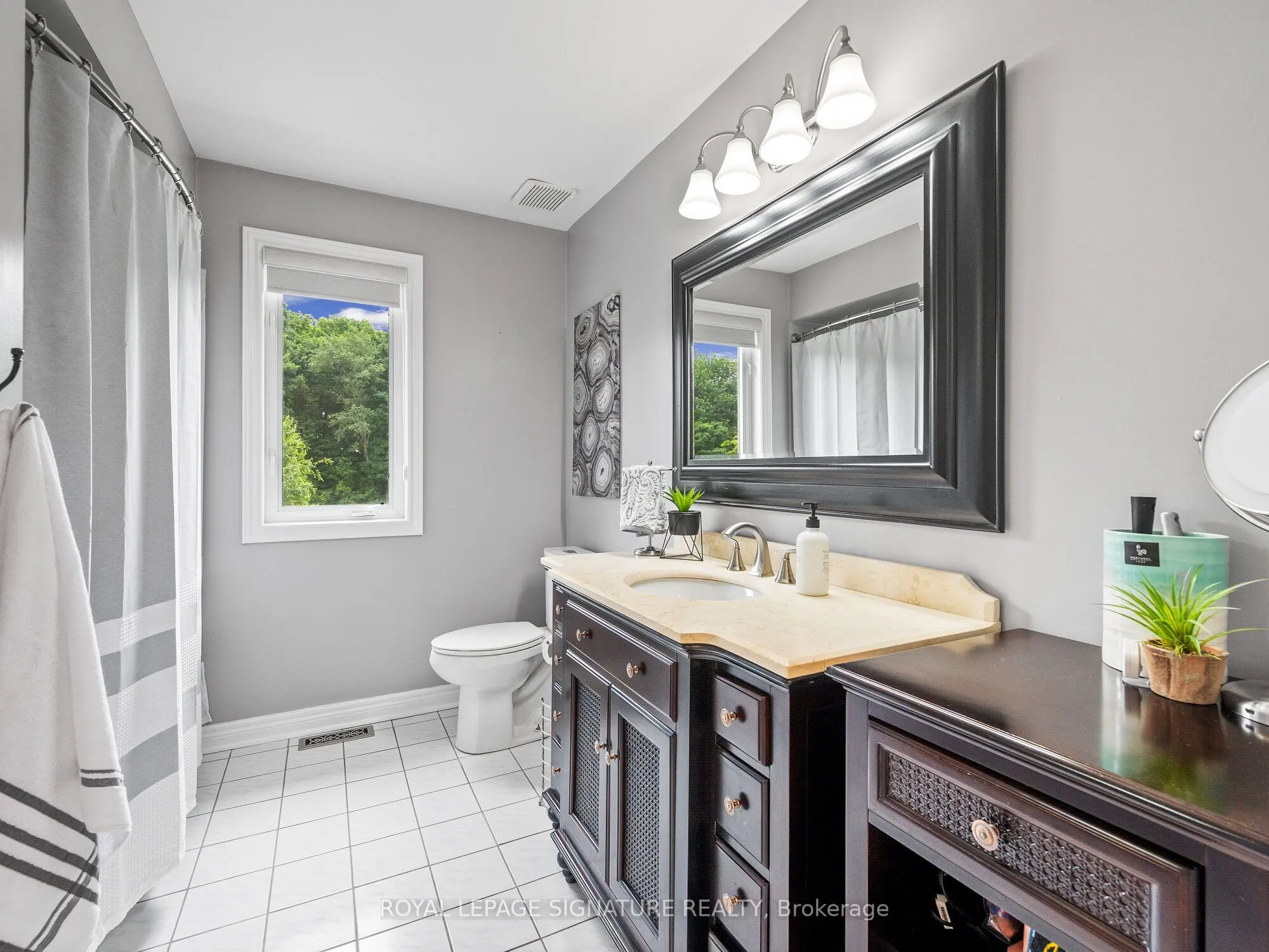 10 Forest Ridge Crescent