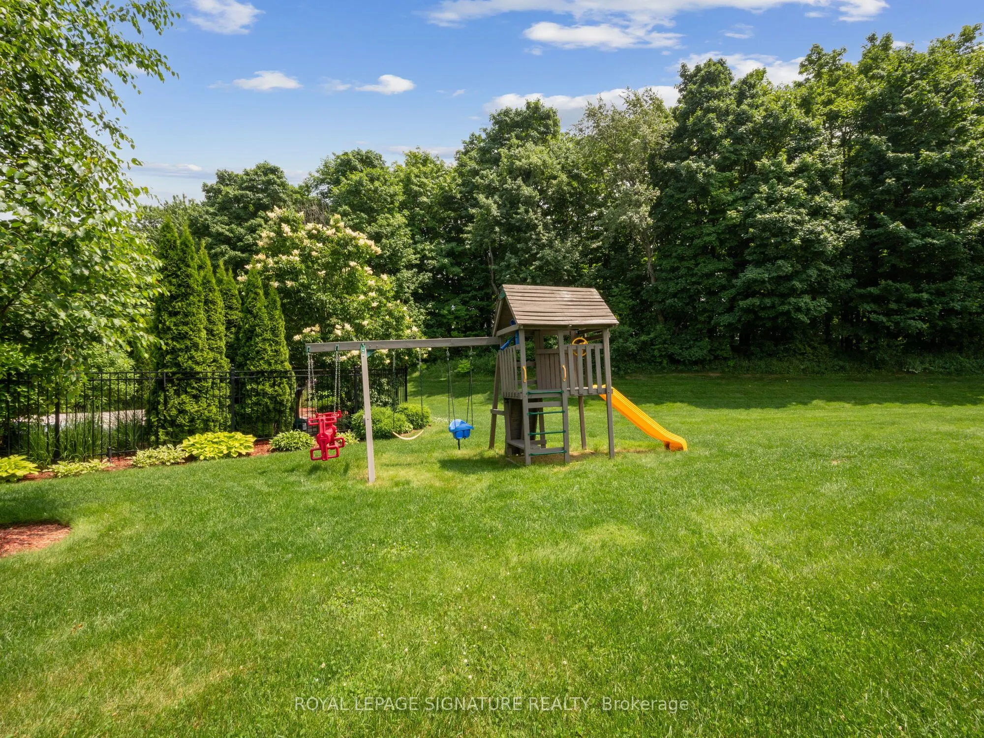 10 Forest Ridge Crescent