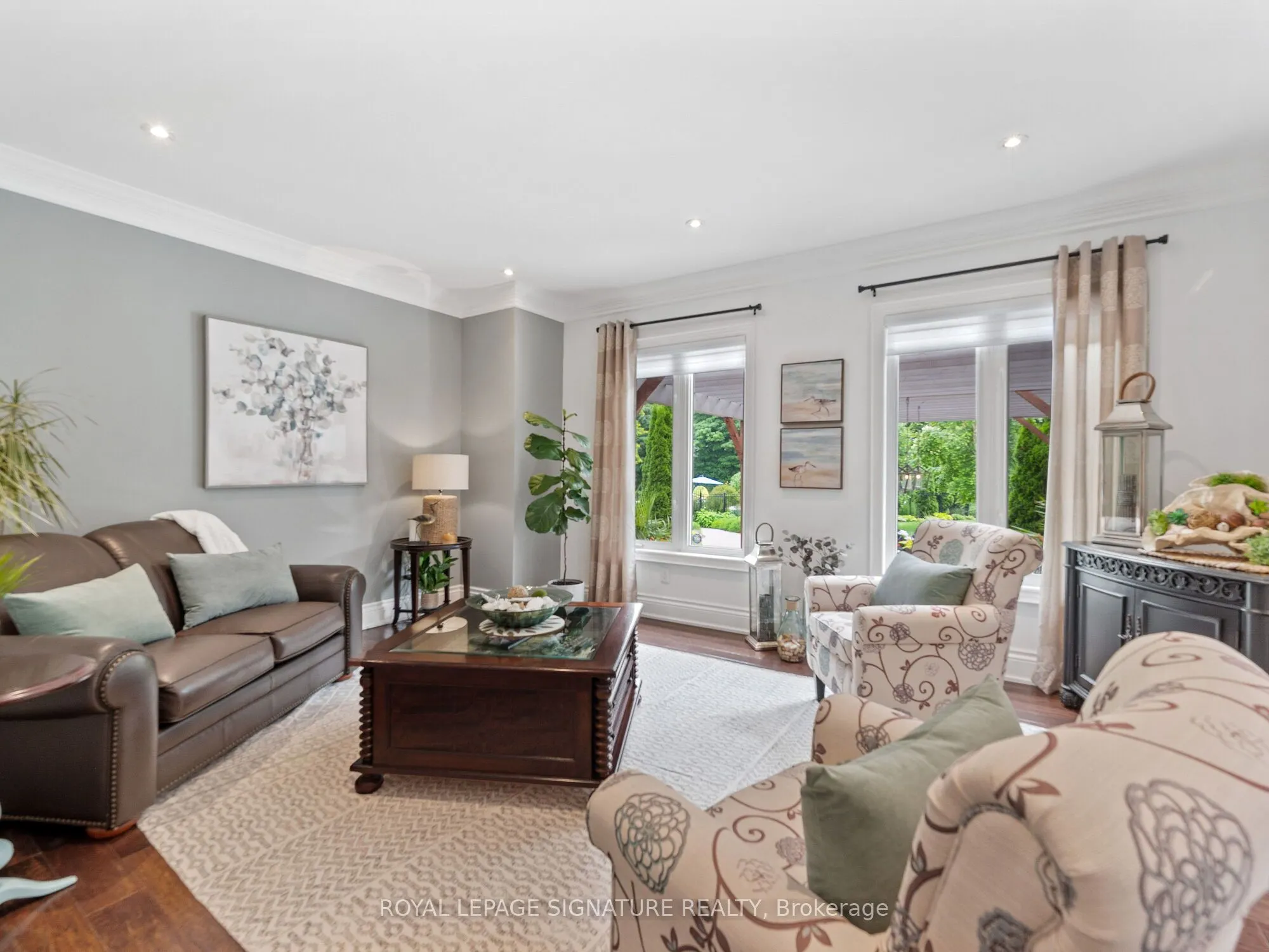 10 Forest Ridge Crescent