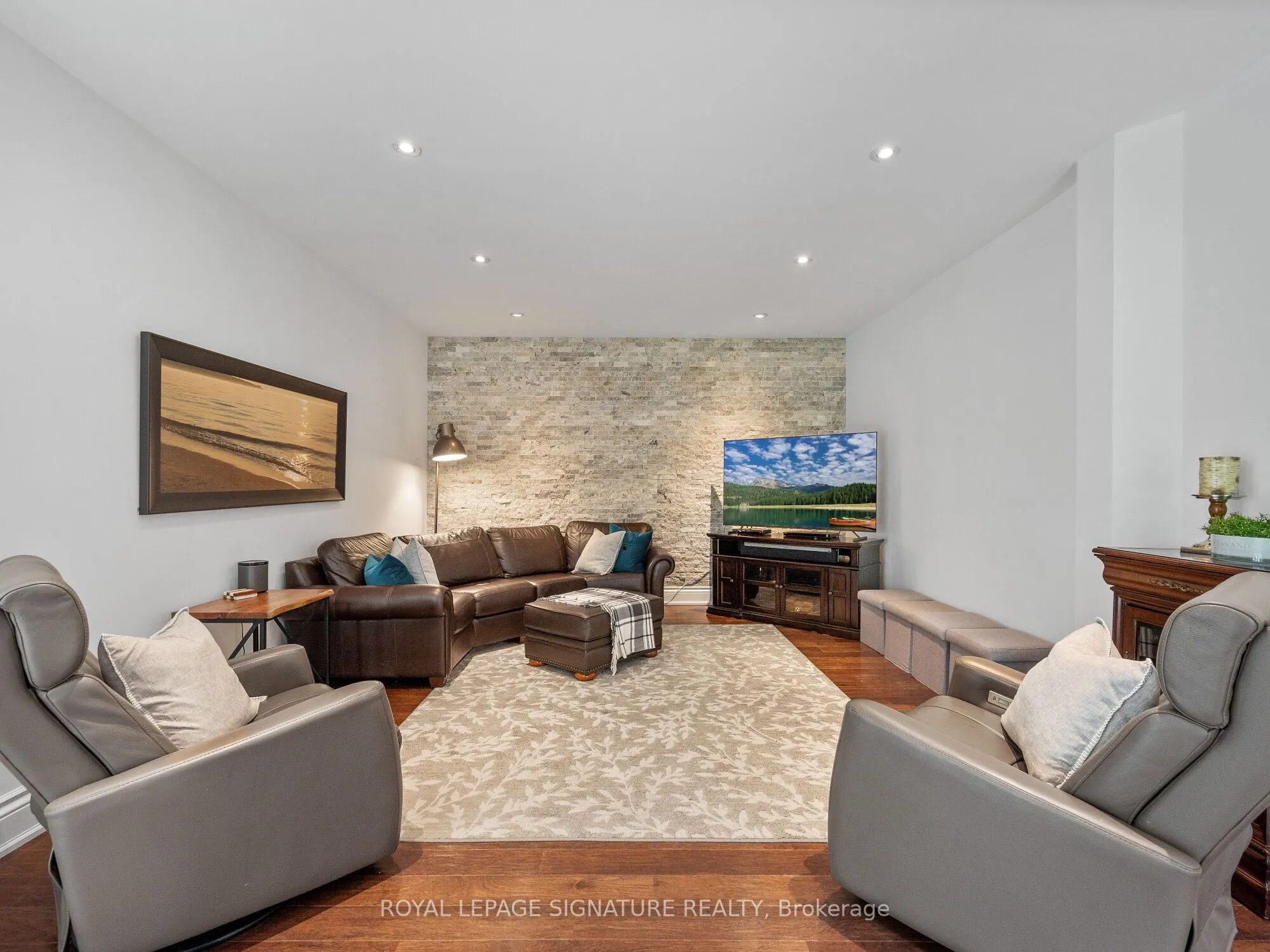 10 Forest Ridge Crescent