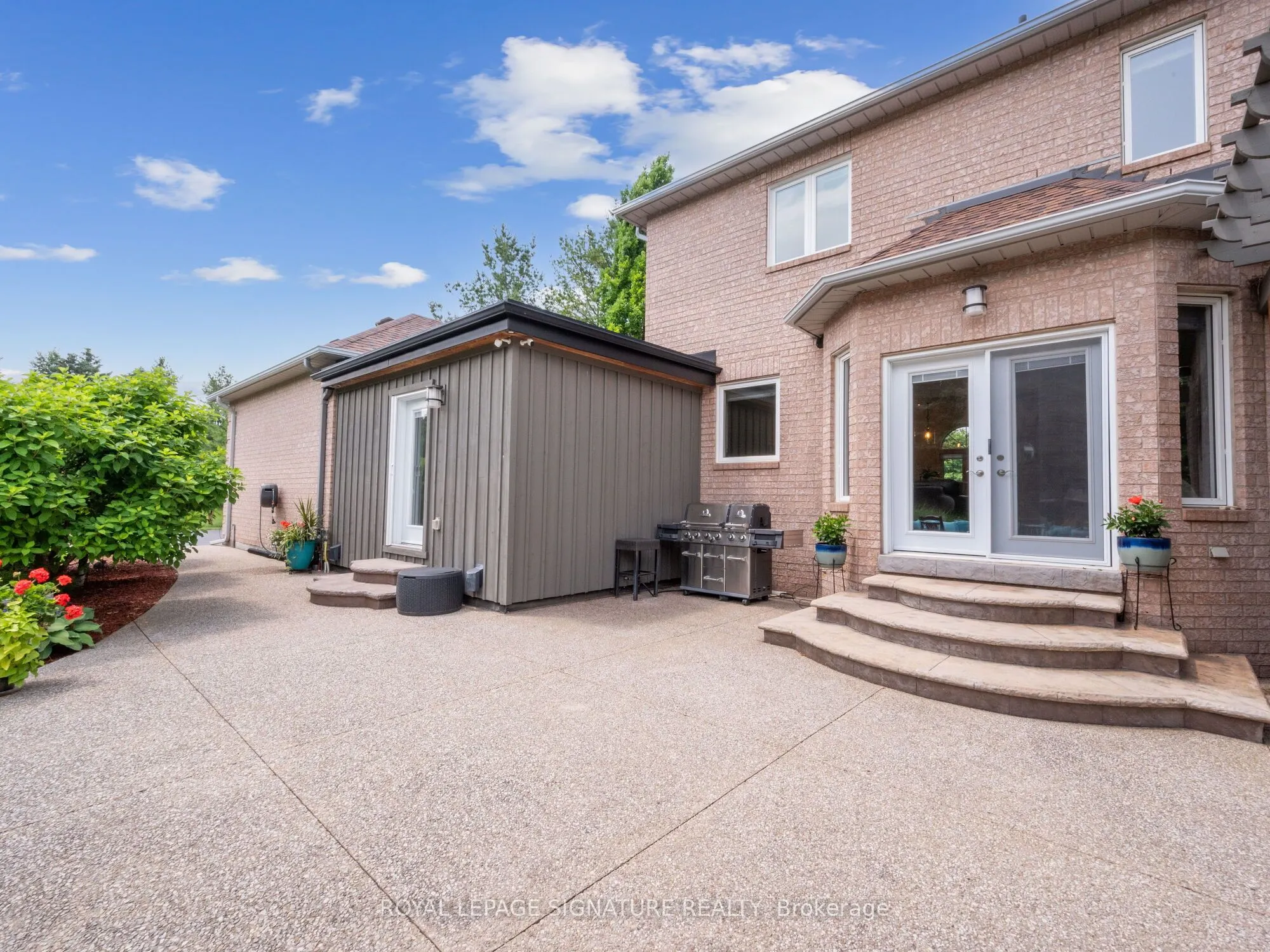 10 Forest Ridge Crescent
