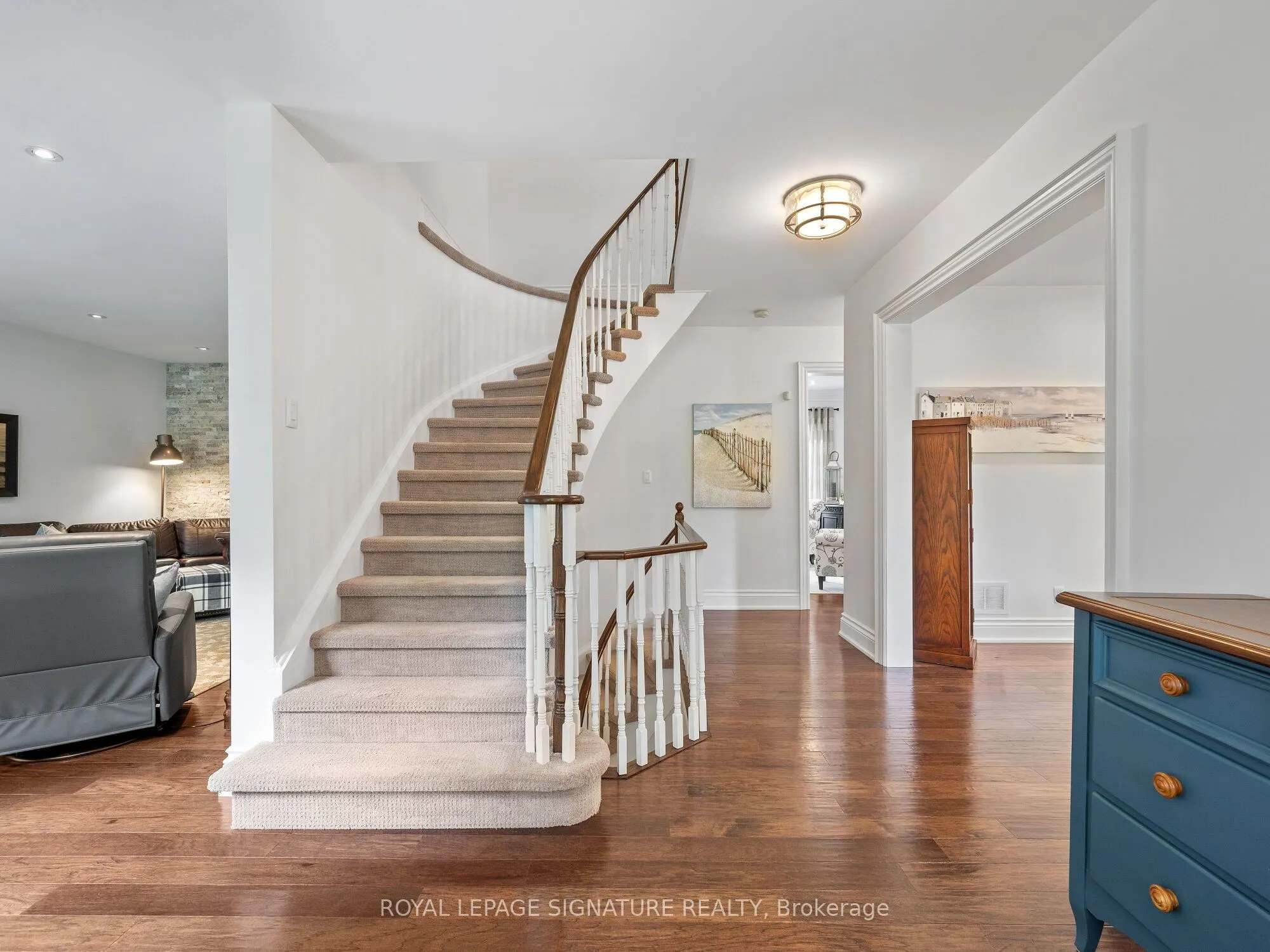 10 Forest Ridge Crescent