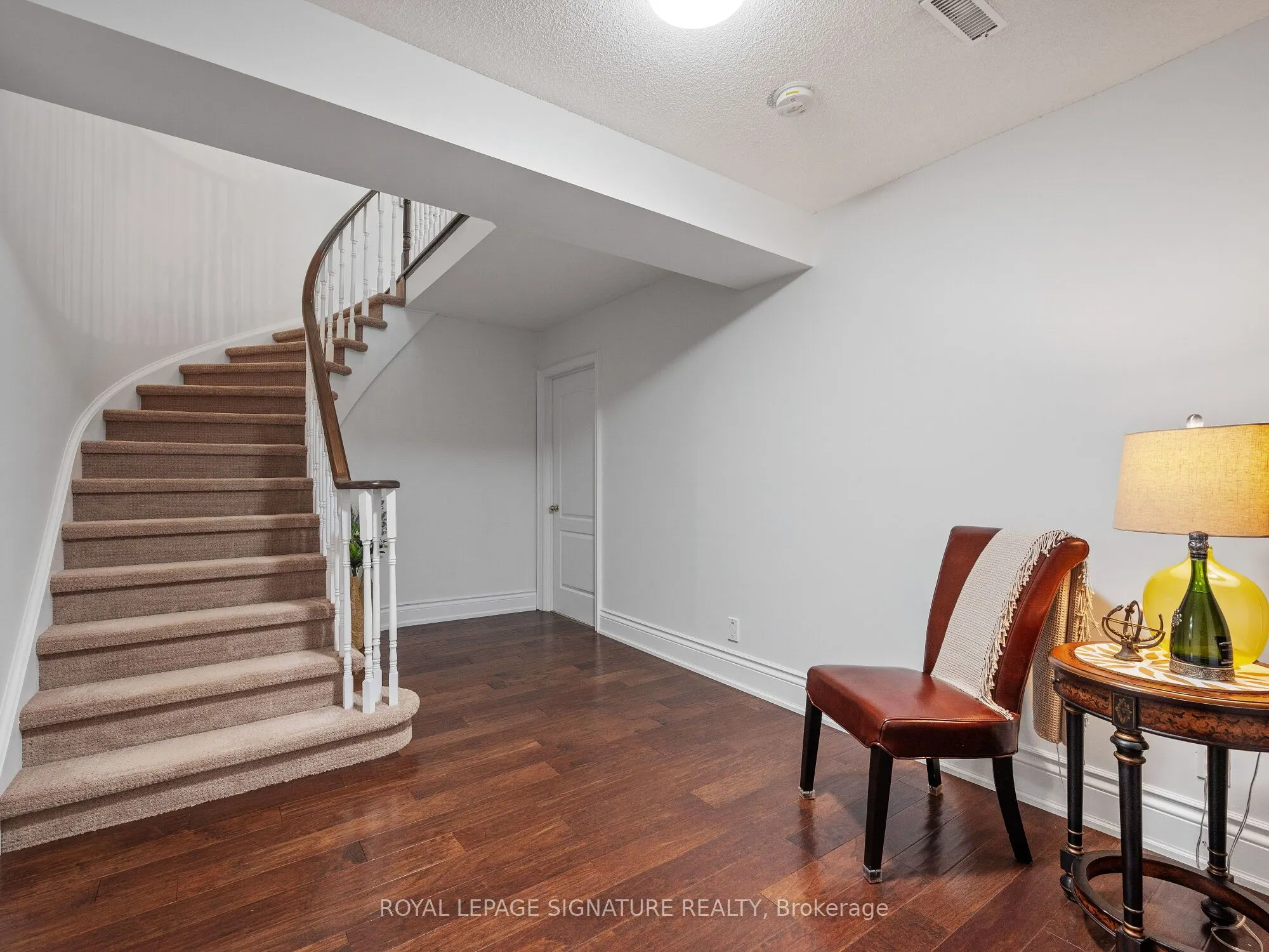 10 Forest Ridge Crescent
