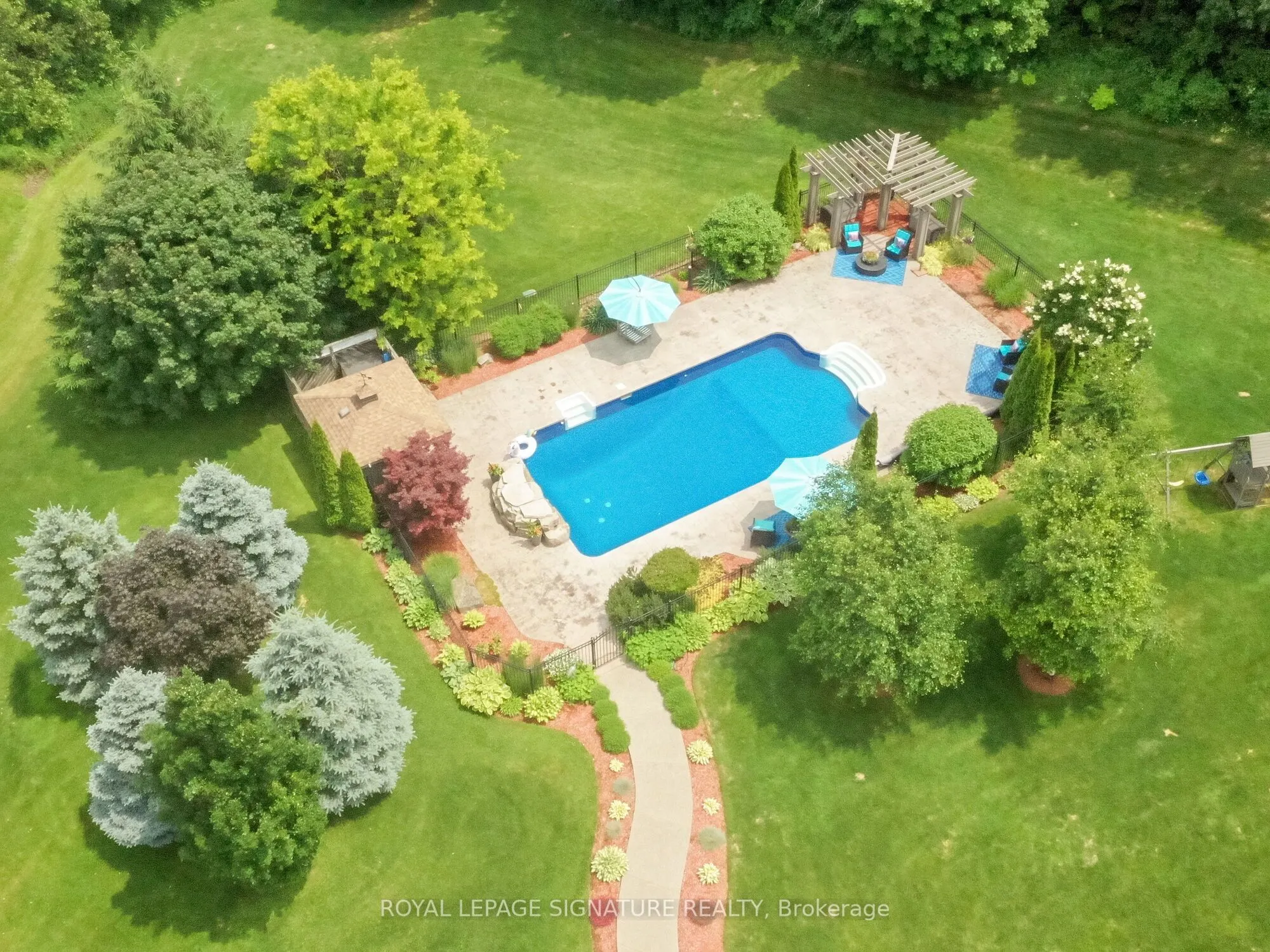 10 Forest Ridge Crescent
