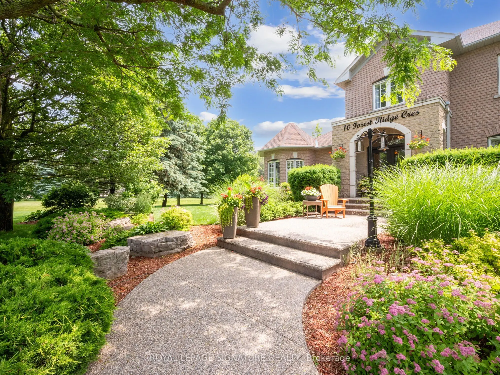 10 Forest Ridge Crescent