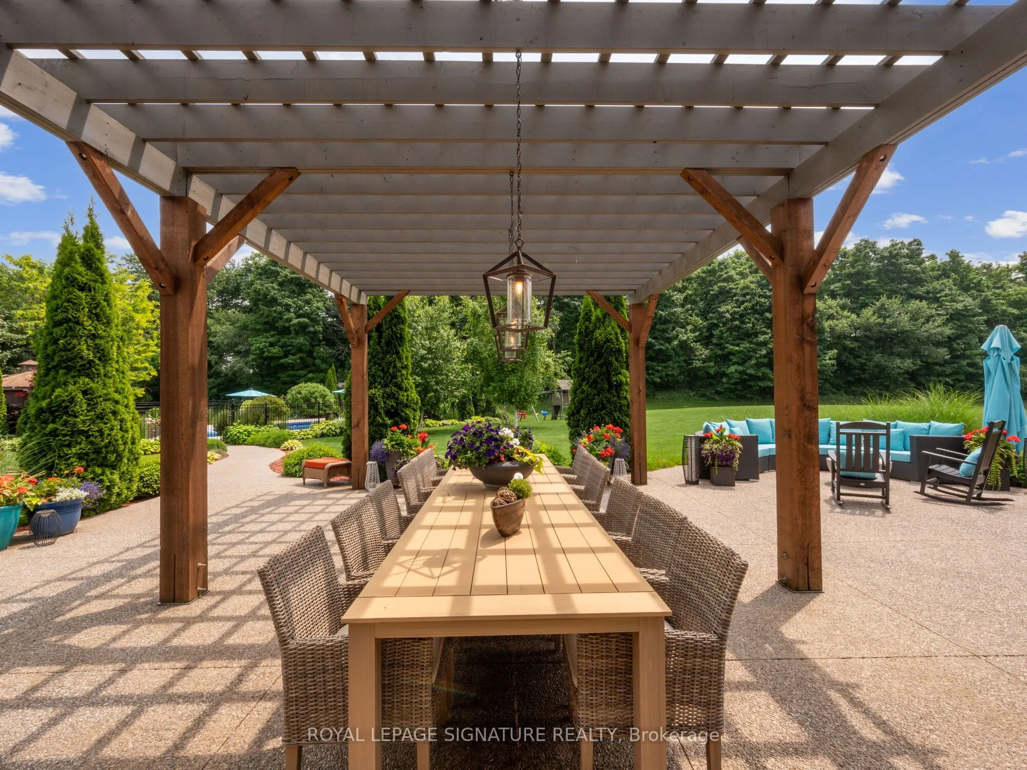 10 Forest Ridge Crescent