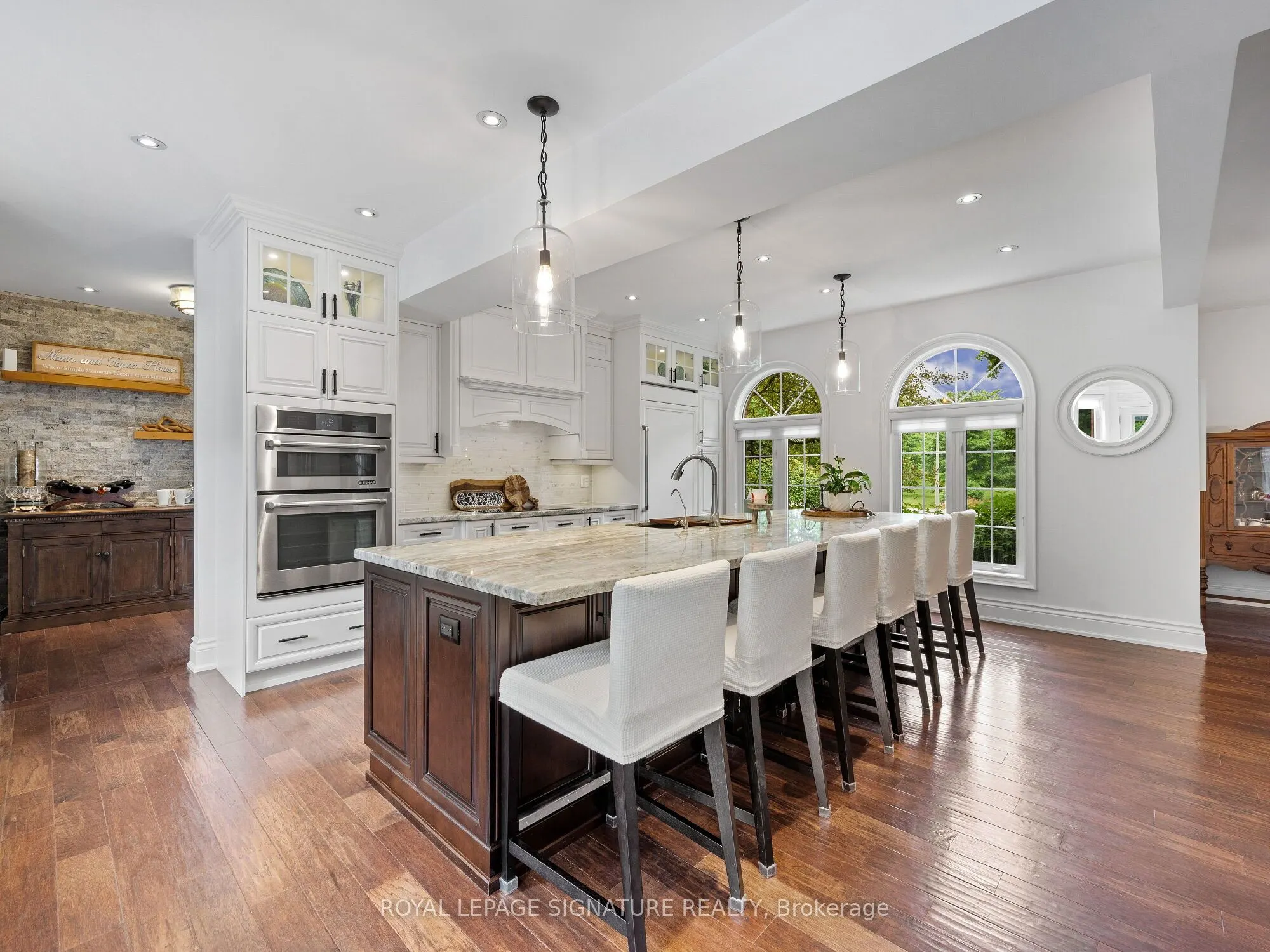 10 Forest Ridge Crescent