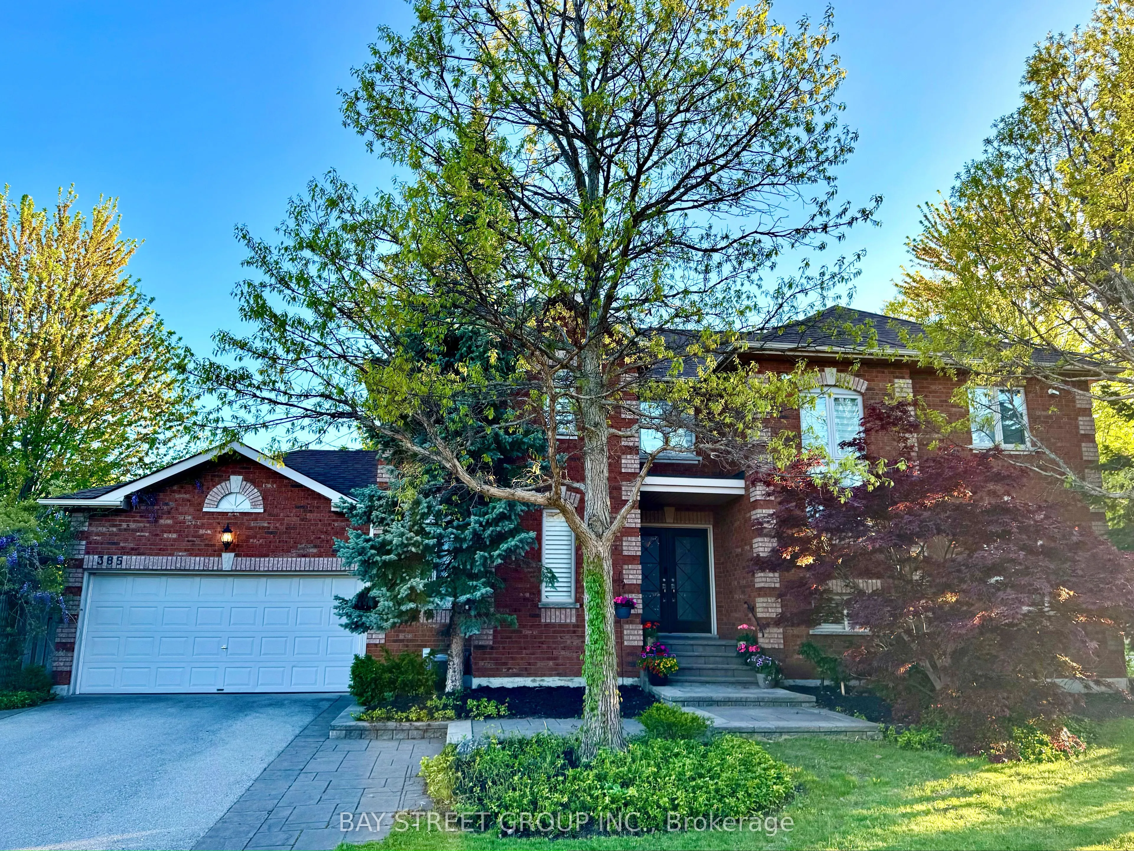 385 Ambleside Drive