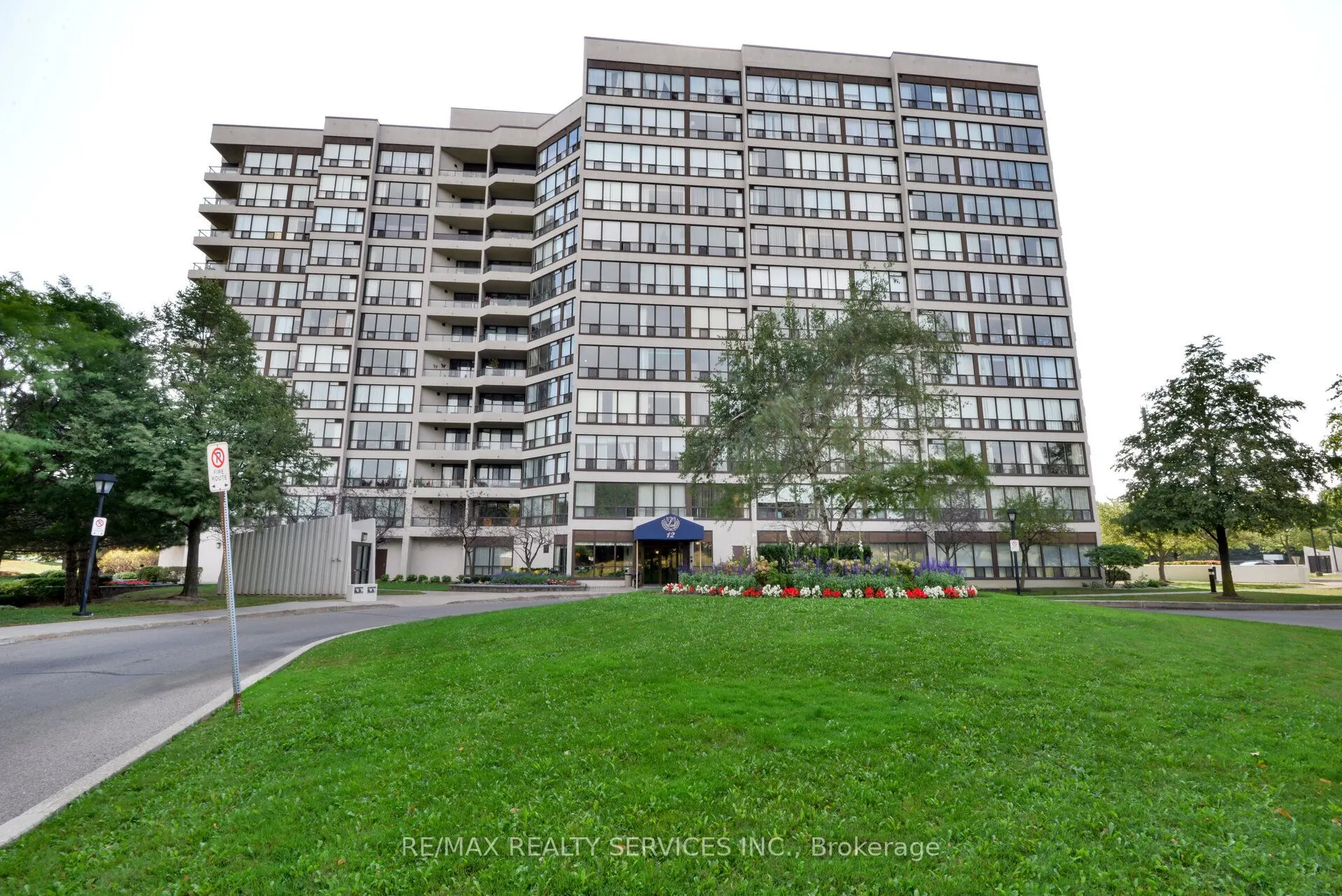 12 Laurelcrest Street, #1213