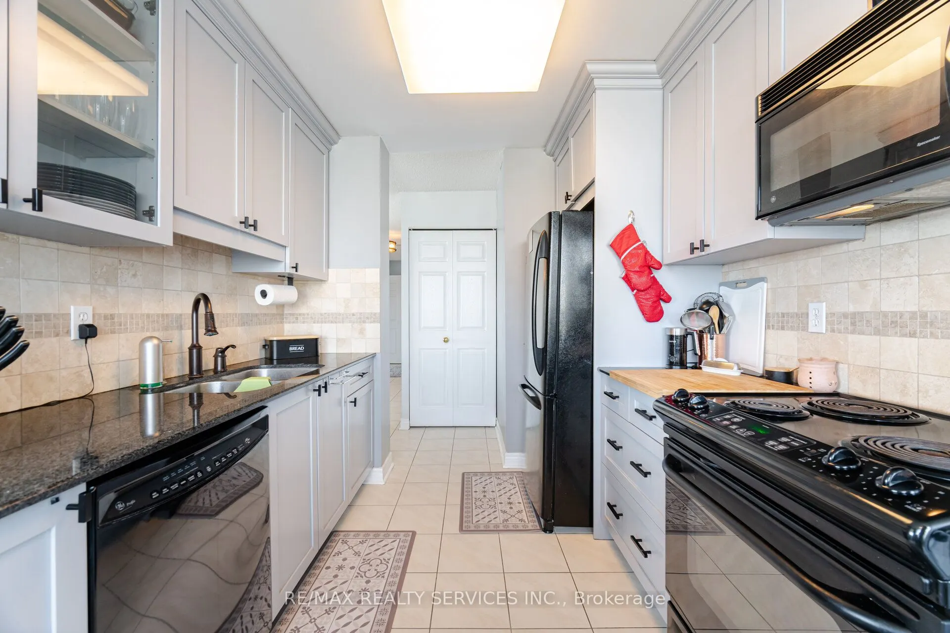 12 Laurelcrest Street, #1213